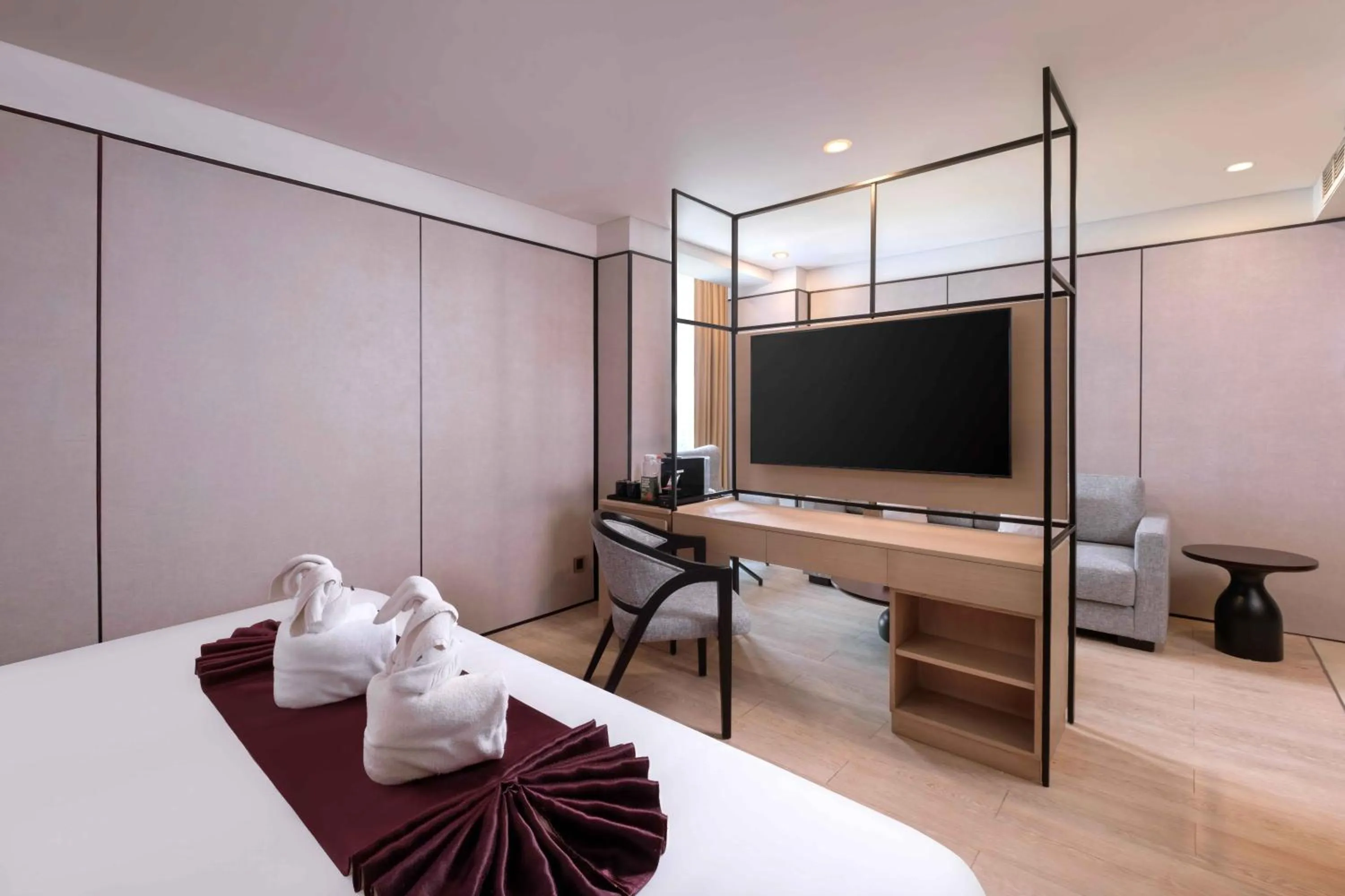 Bed in Grand Edge Hotel Semarang