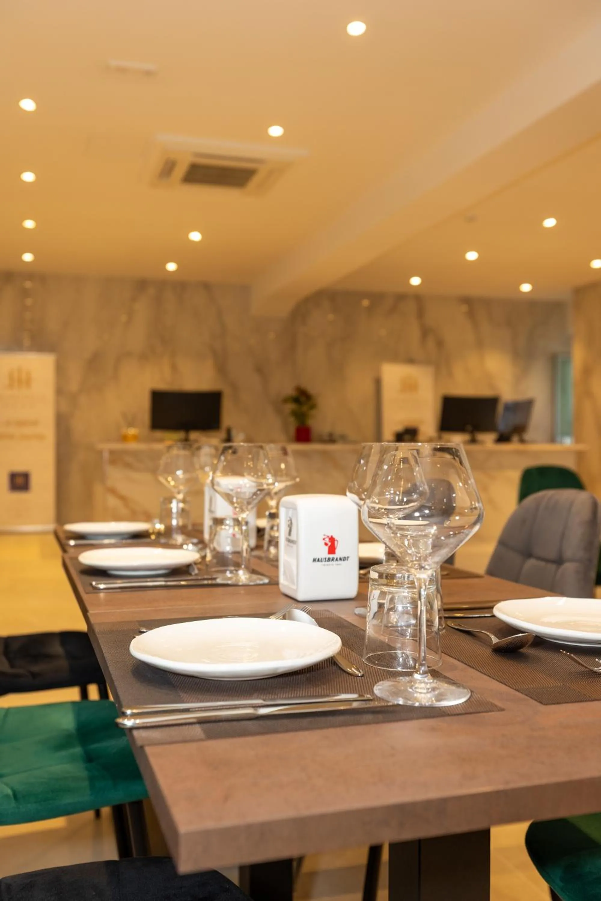 Lh HOTELS