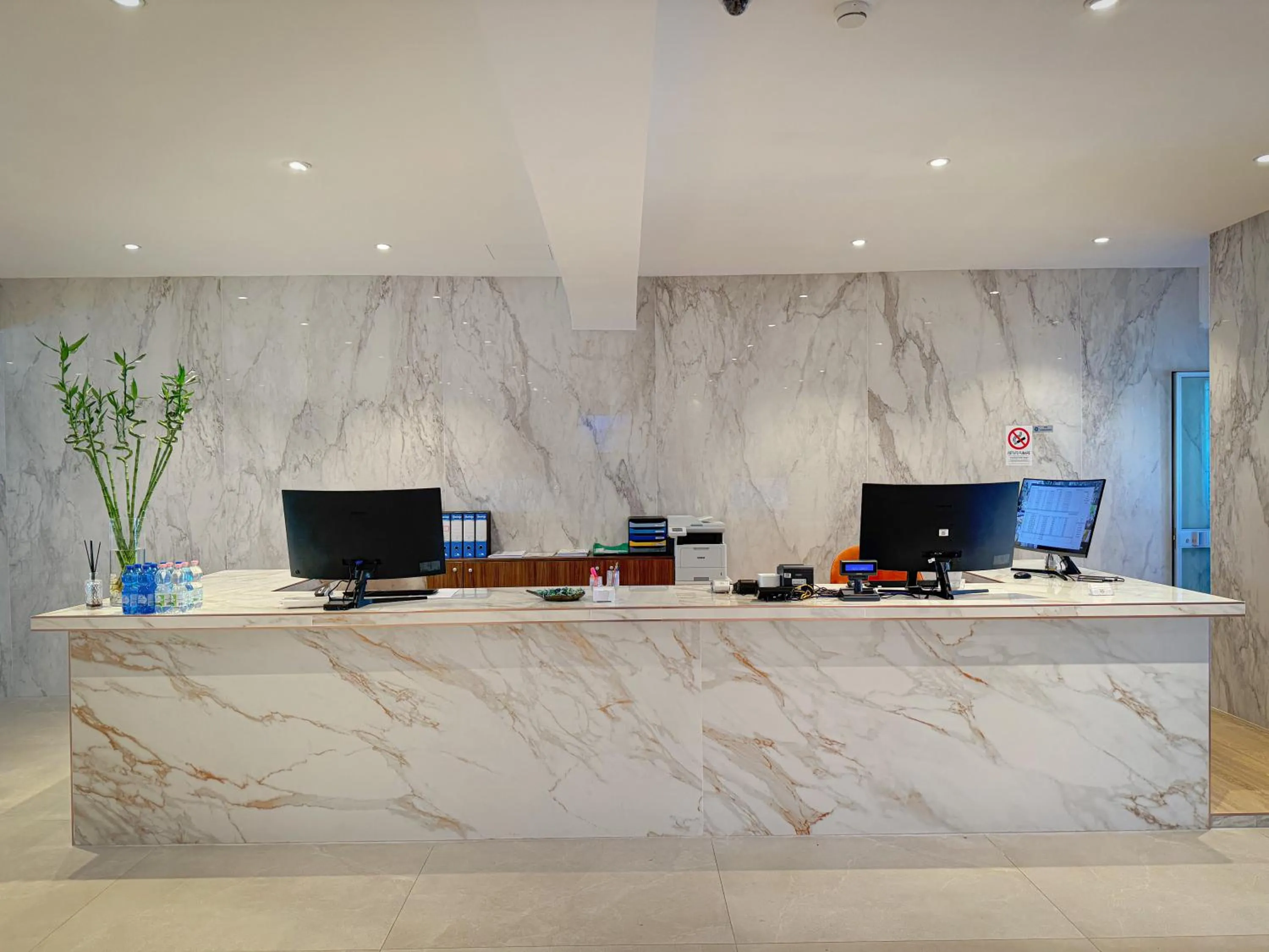 Lh HOTELS