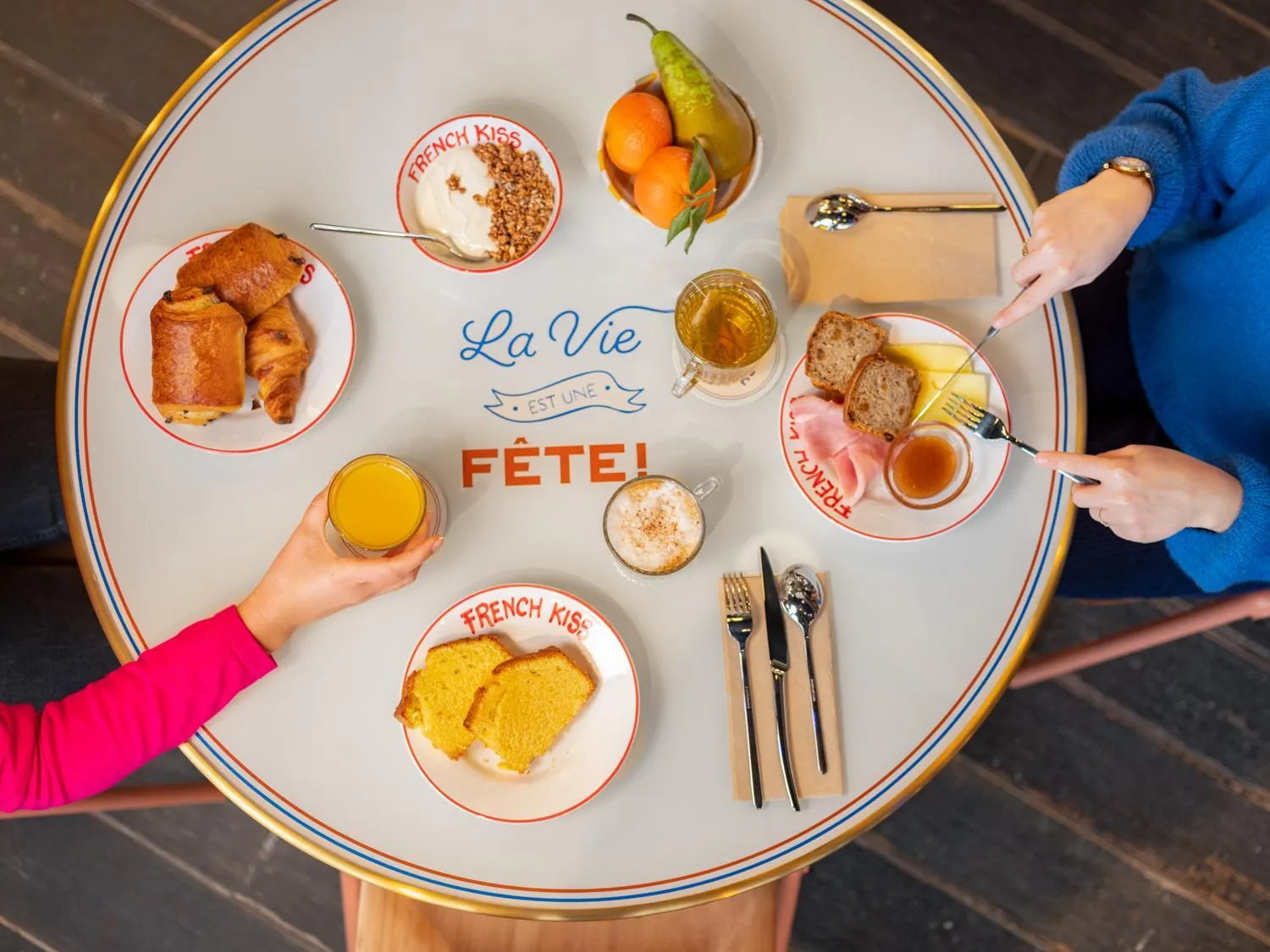 Breakfast in Eklo Hotels Nantes Centre - Île de Nantes