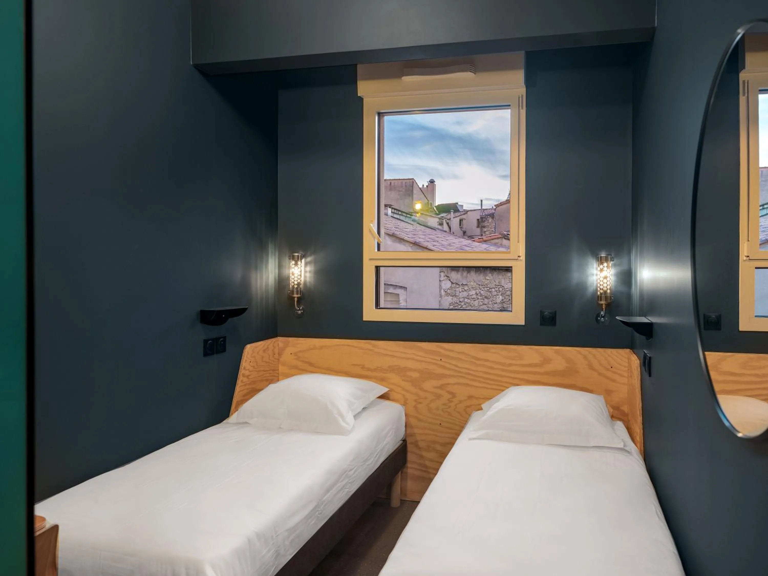 Bedroom, Bed in Eklo Hotels Nantes Centre - Île de Nantes