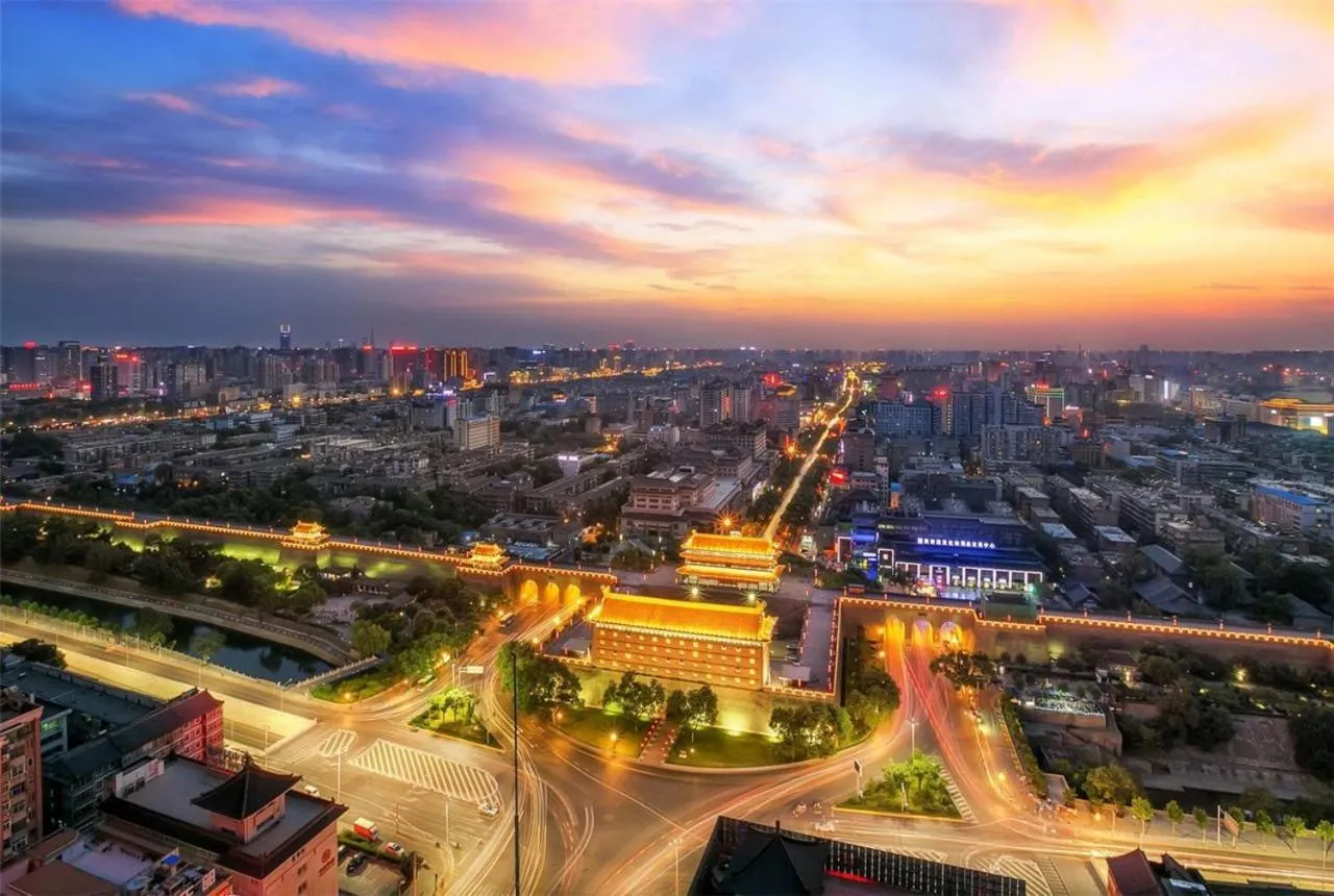 Xi'an Bell Tower Yongning Gate Orange Crystal Hotel