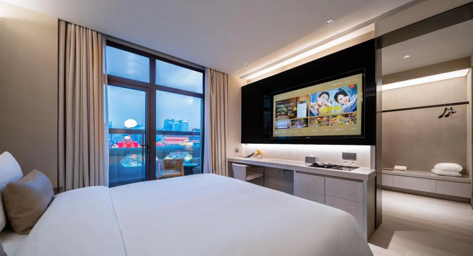 Bed in Xi'an Bell Tower Yongning Gate Orange Crystal Hotel