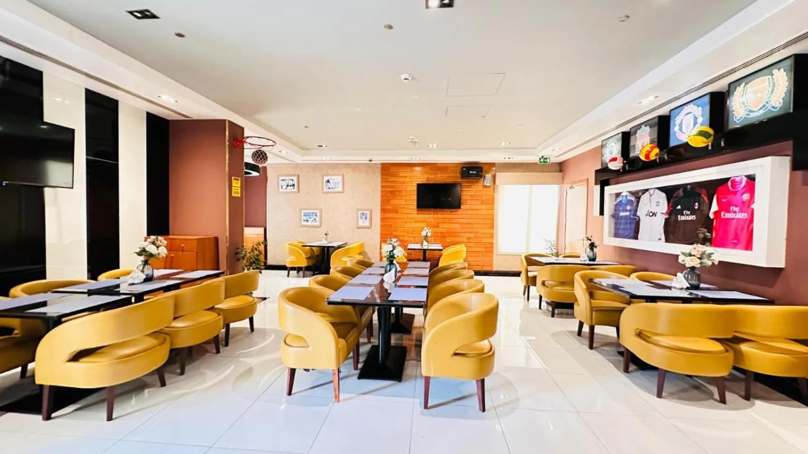 Restaurant/places to eat in Reflections Hotel