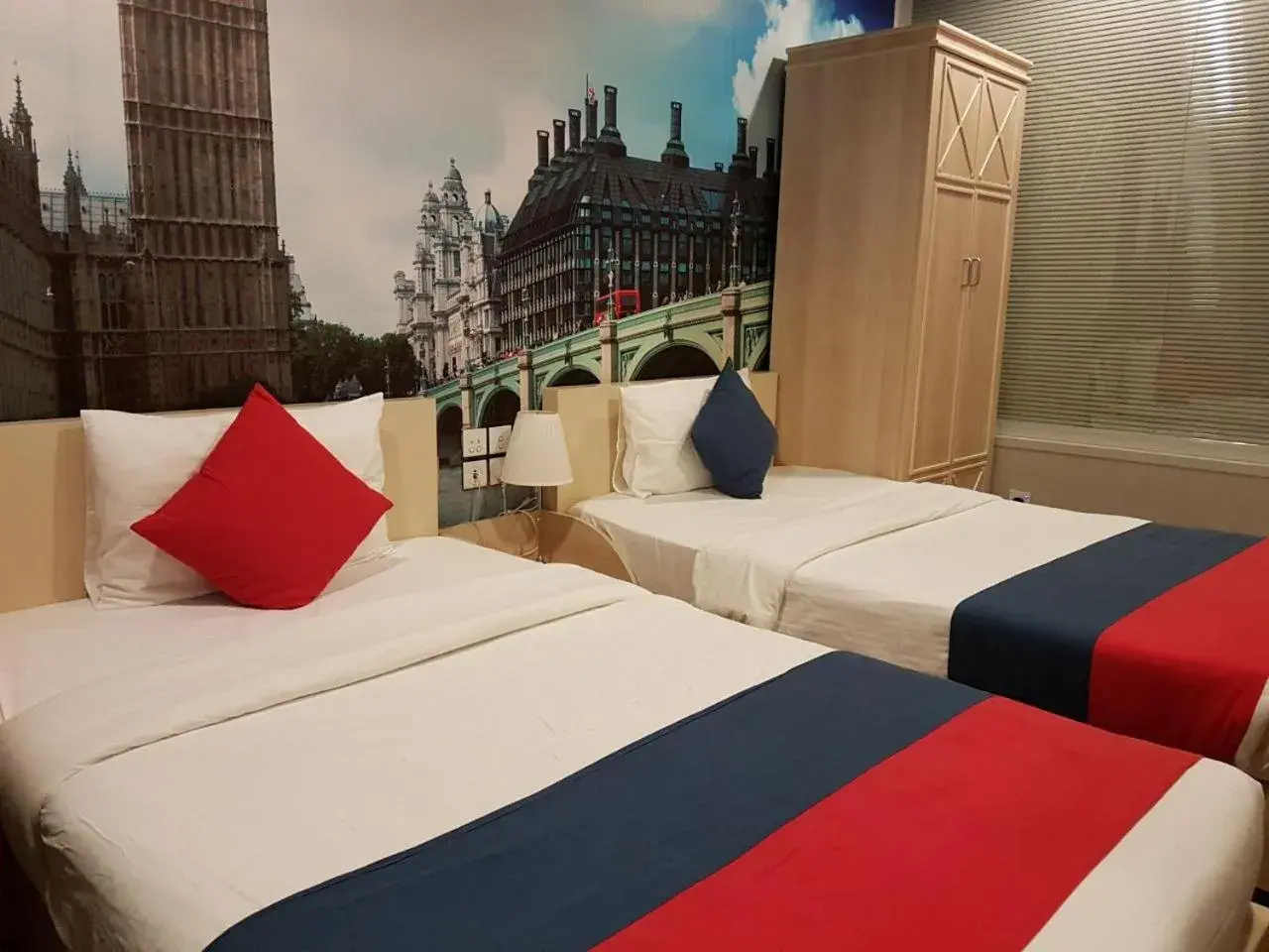 Bed in Reflections Hotel Bed in Reflections Hotel