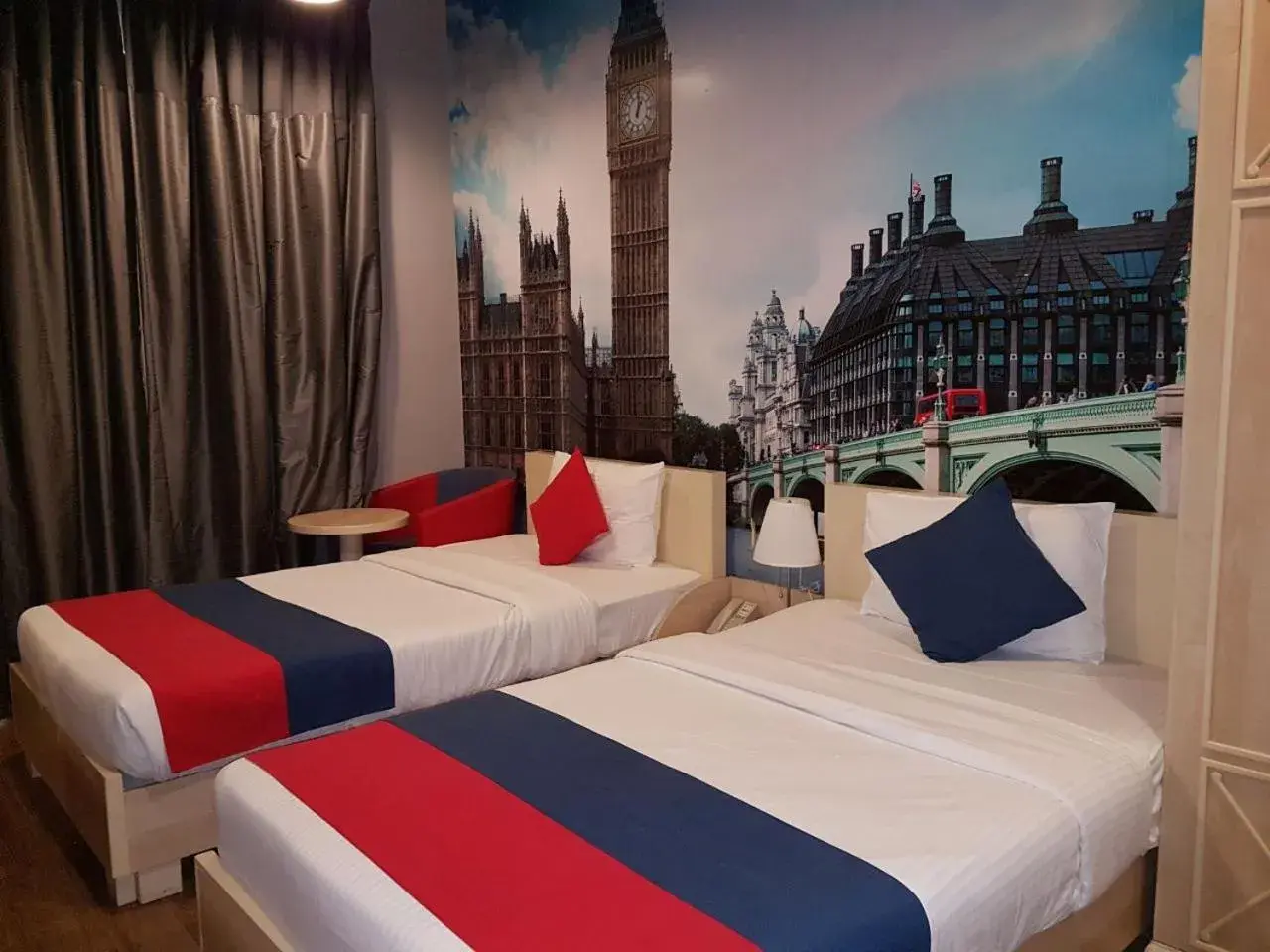 Twin Room in Reflections Hotel Twin Room in Reflections Hotel