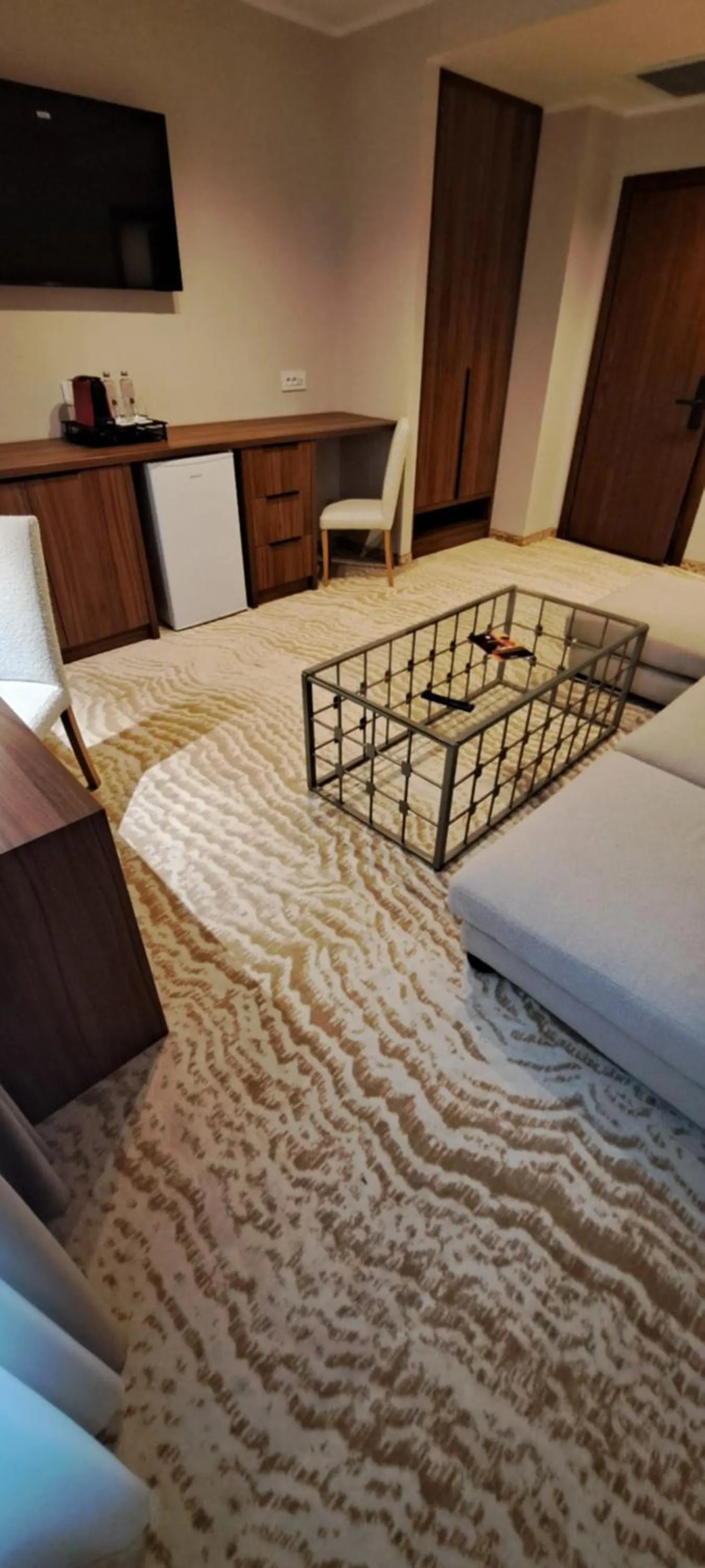 Living room, Bed in Embassy Romana