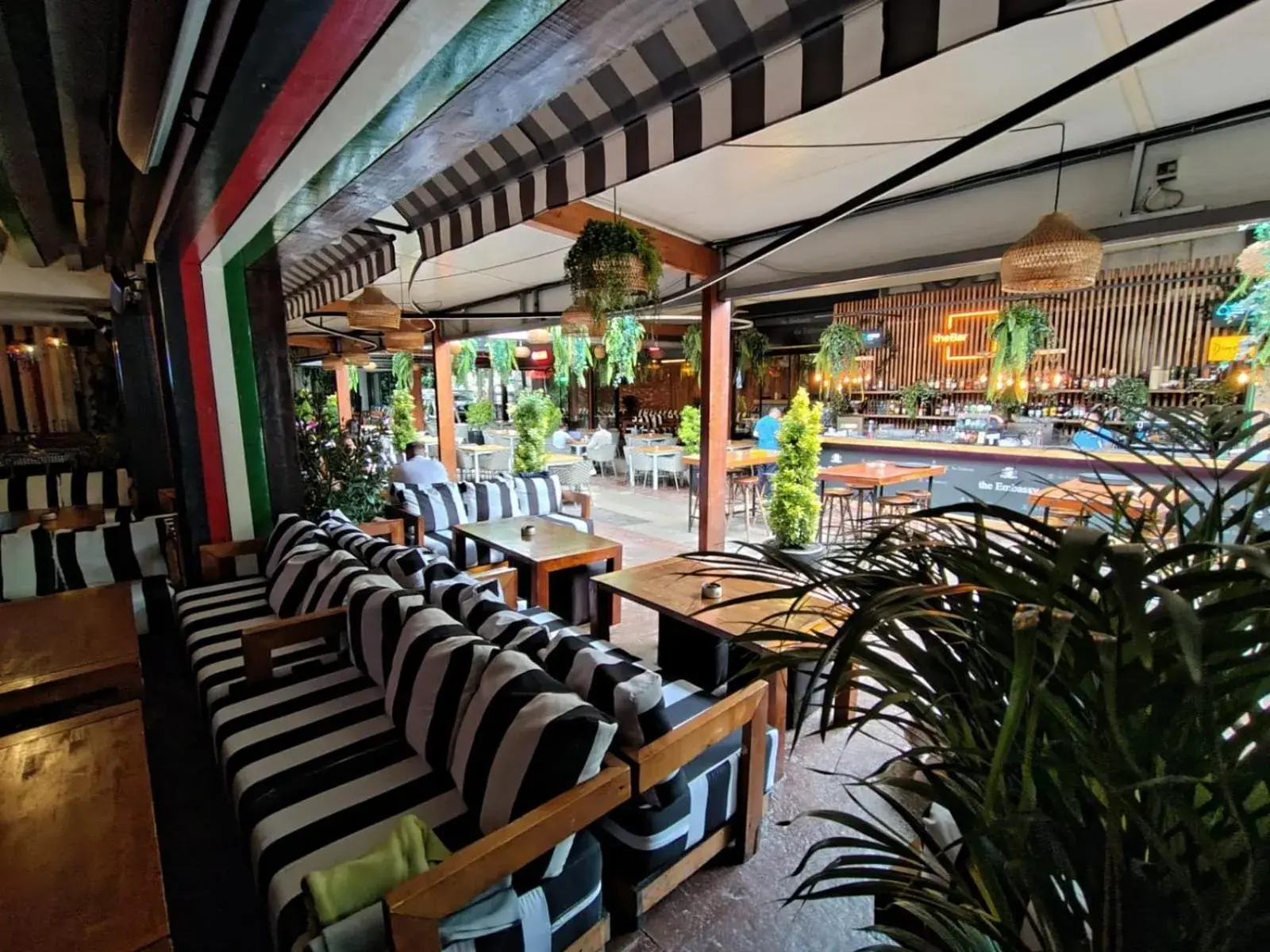 Restaurant/places to eat in Embassy Romana Restaurant/places to eat in Embassy Romana