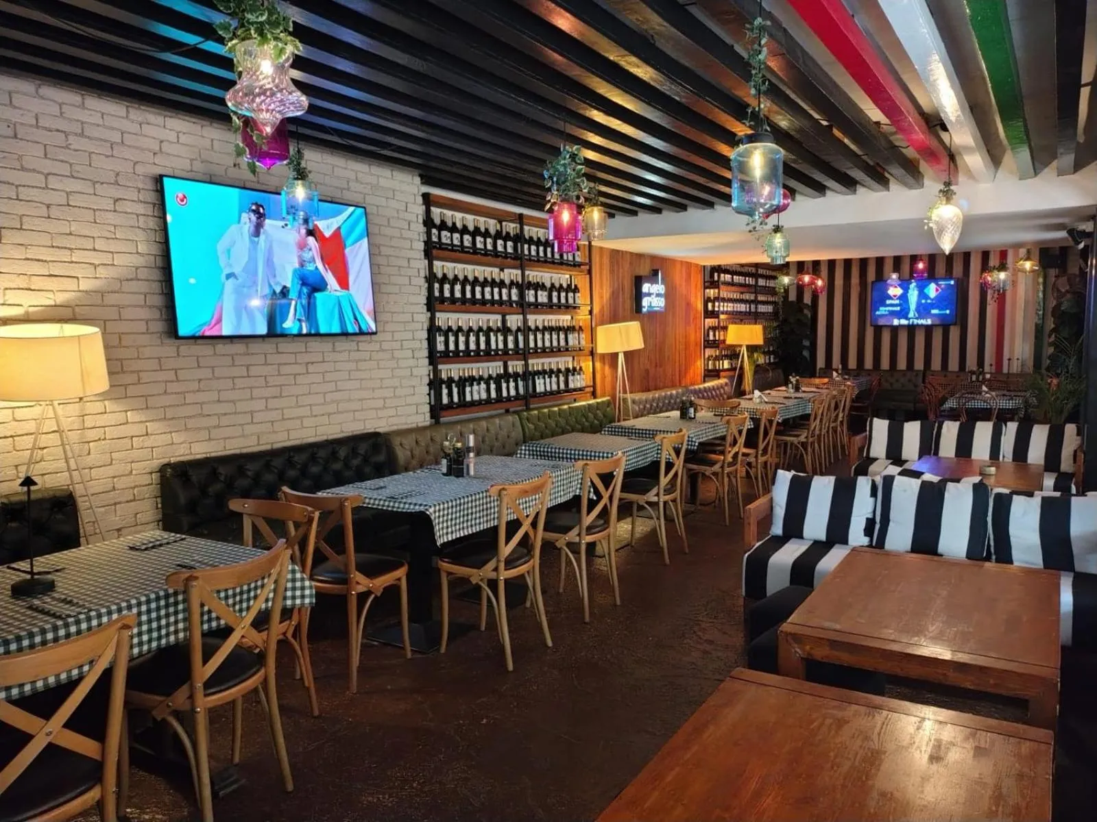 Restaurant/places to eat in Embassy Romana