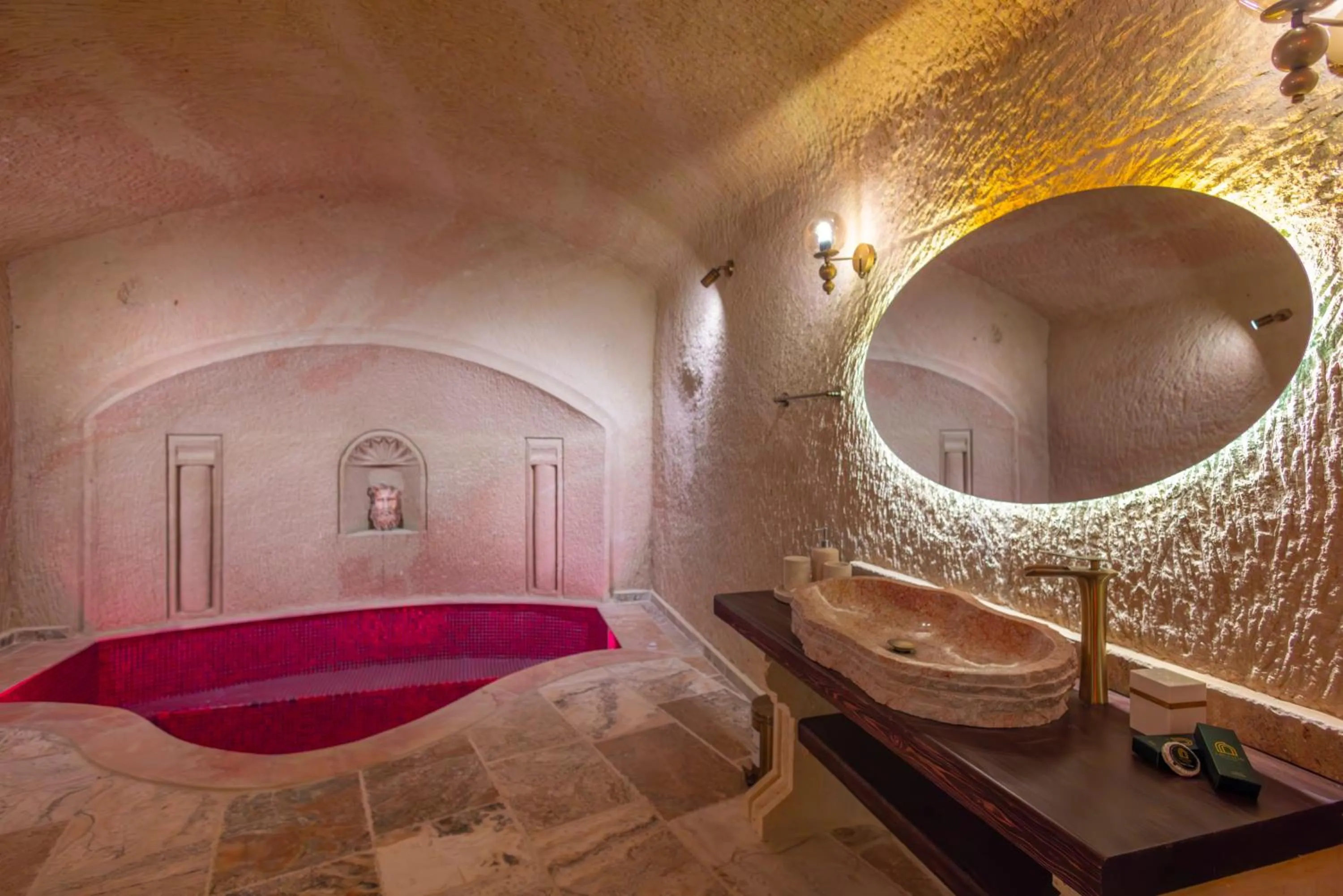 Hot Tub in Lagoon Cave Suites