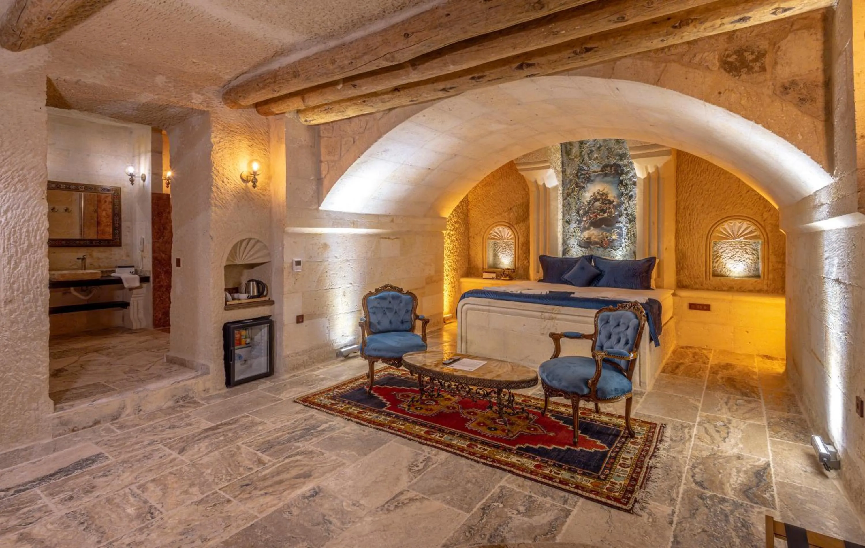 Photo of the whole room in Lagoon Cave Suites