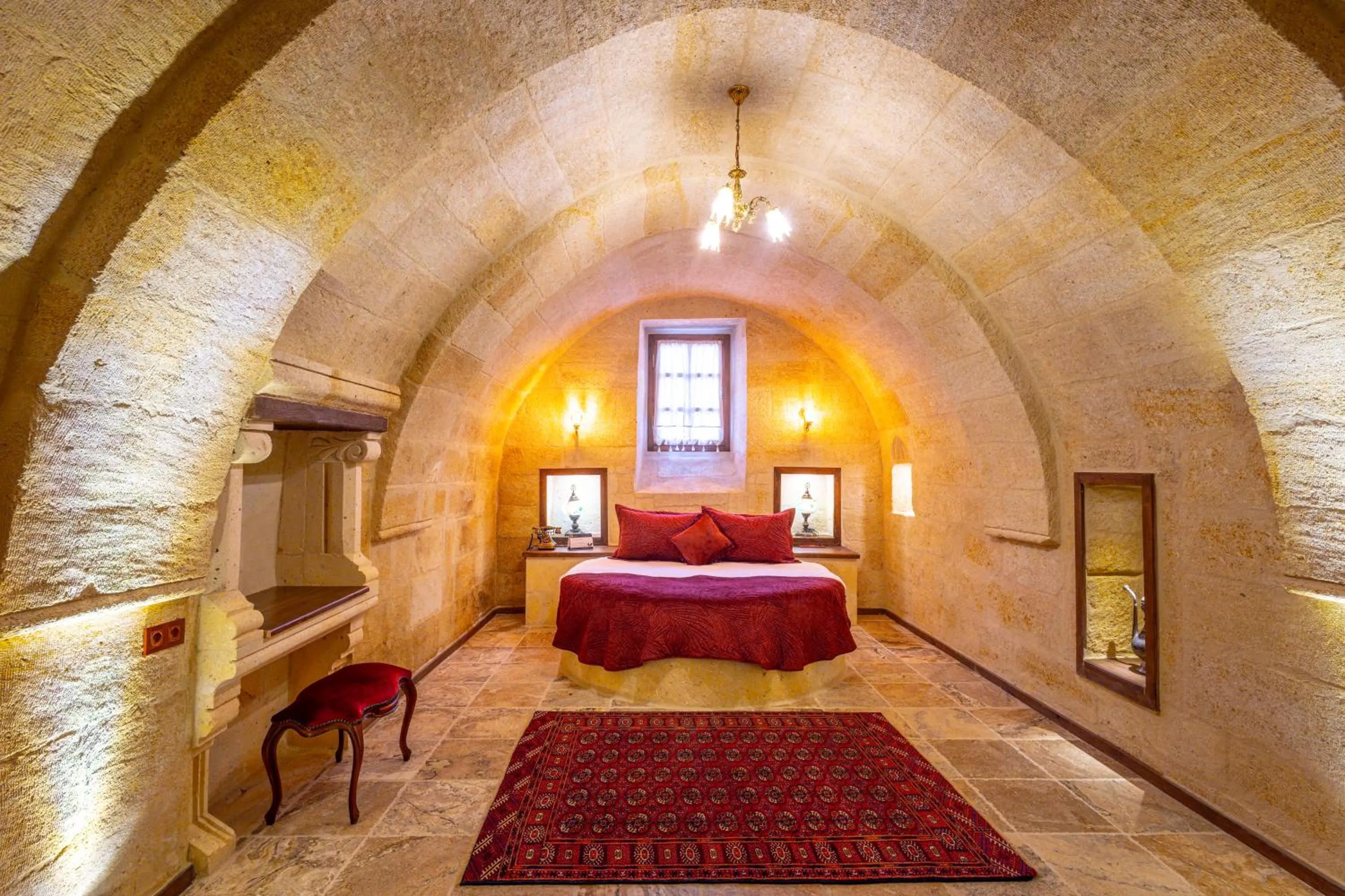 Photo of the whole room, Bed in Lagoon Cave Suites