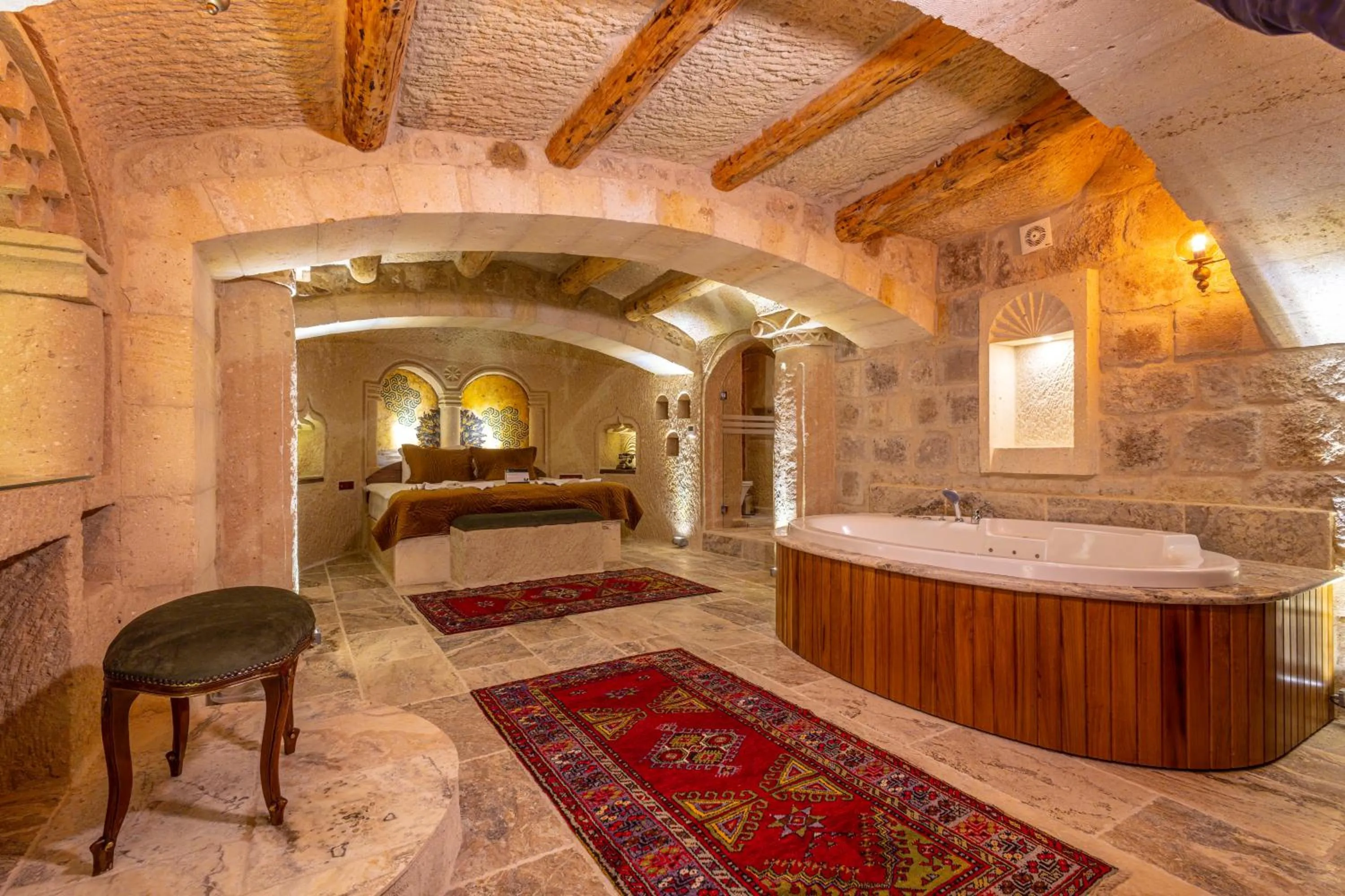 Photo of the whole room in Lagoon Cave Suites