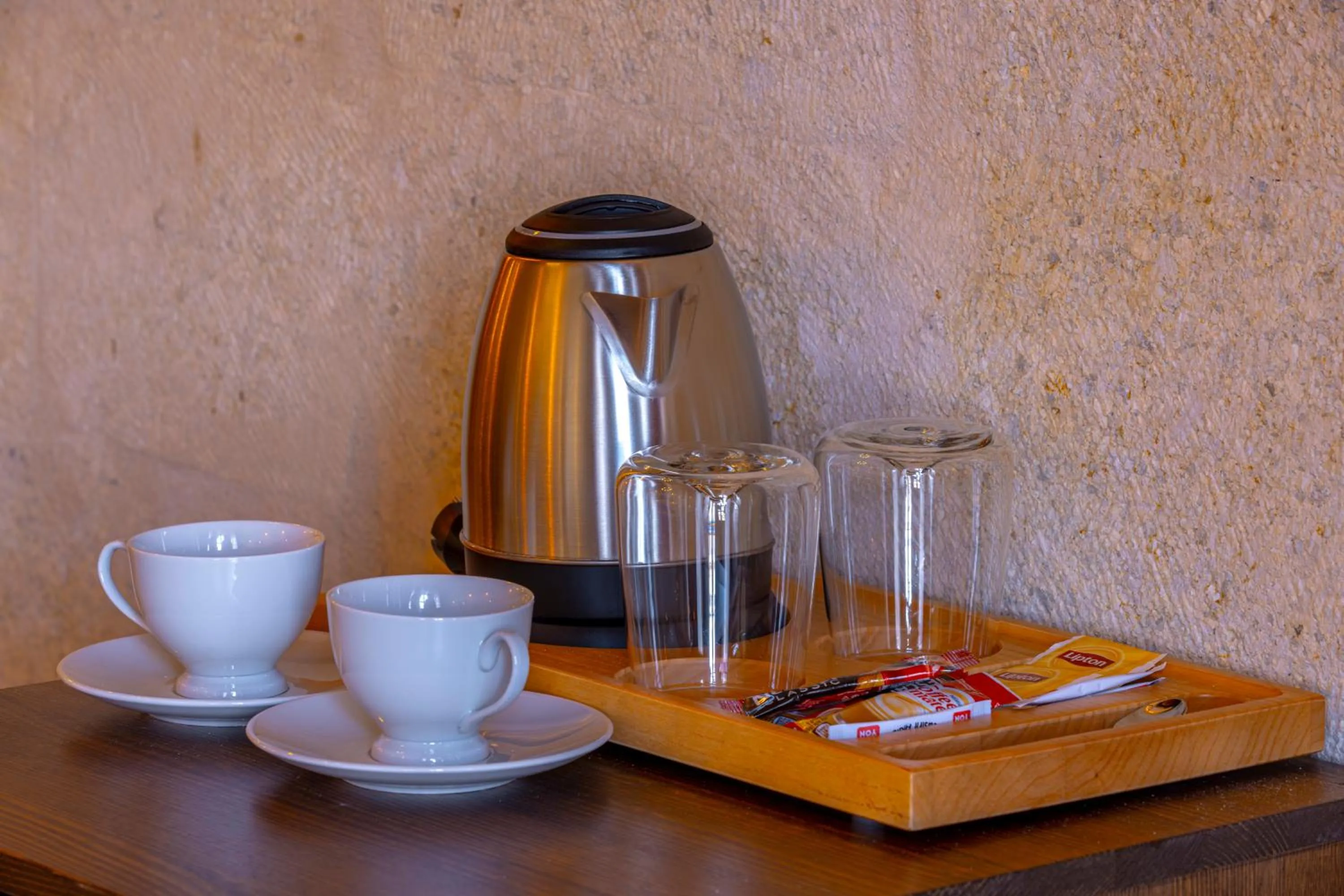 Coffee/tea facilities in Lagoon Cave Suites