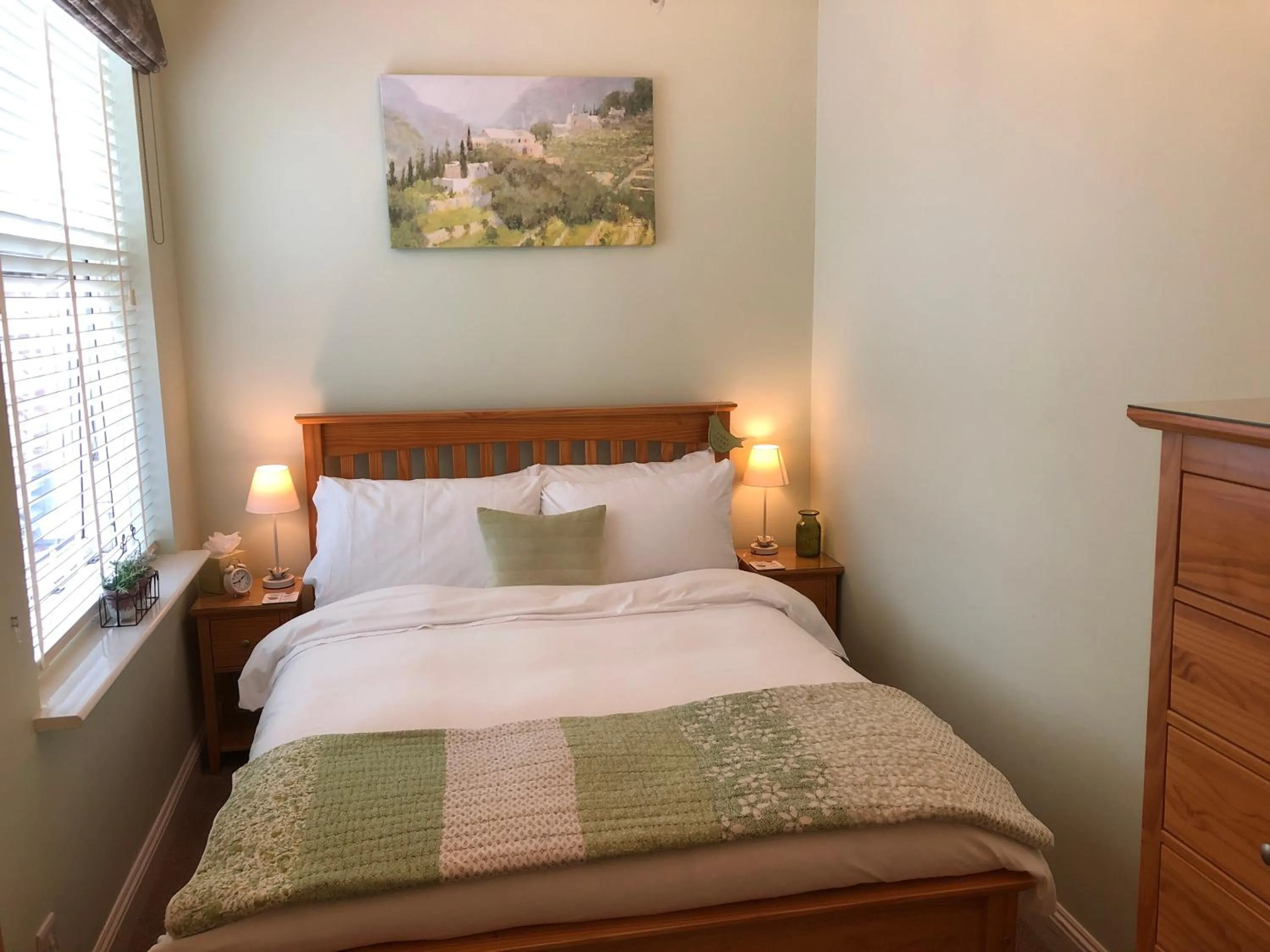 Bed in Number 10 service apartment - Danes