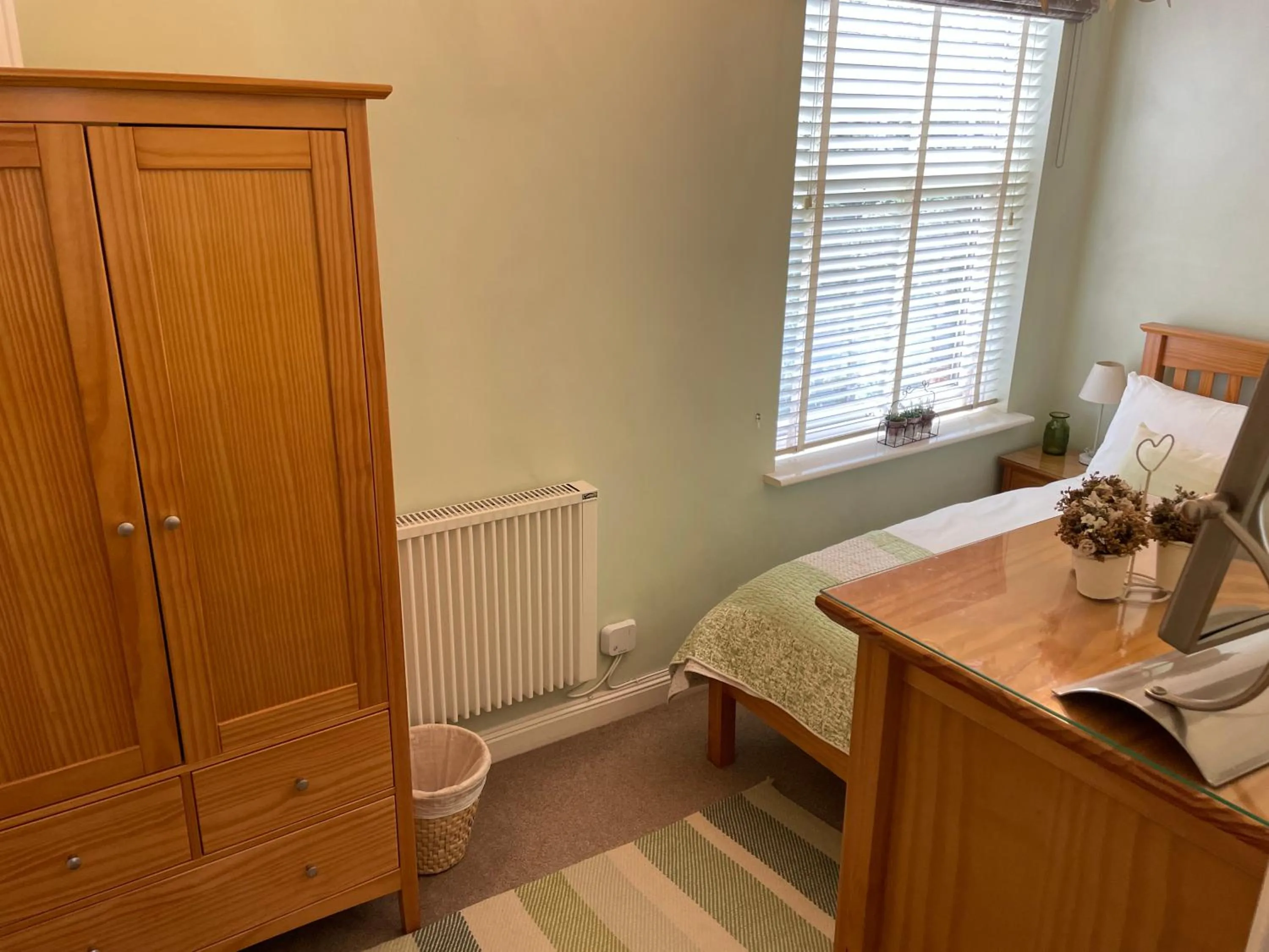 Bed in Number 10 service apartment - Danes