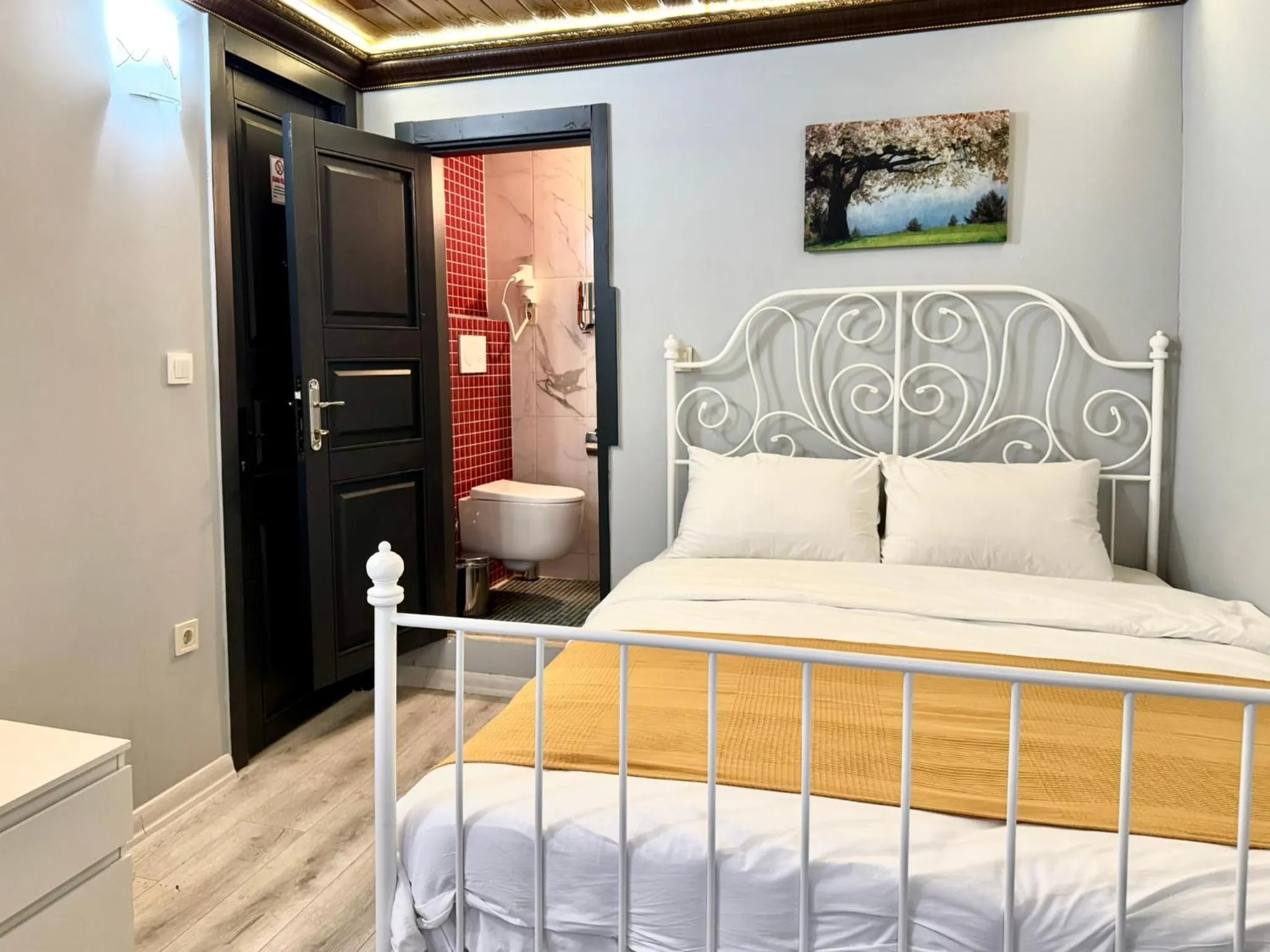 Bedroom, Bed in White Inn Taksim