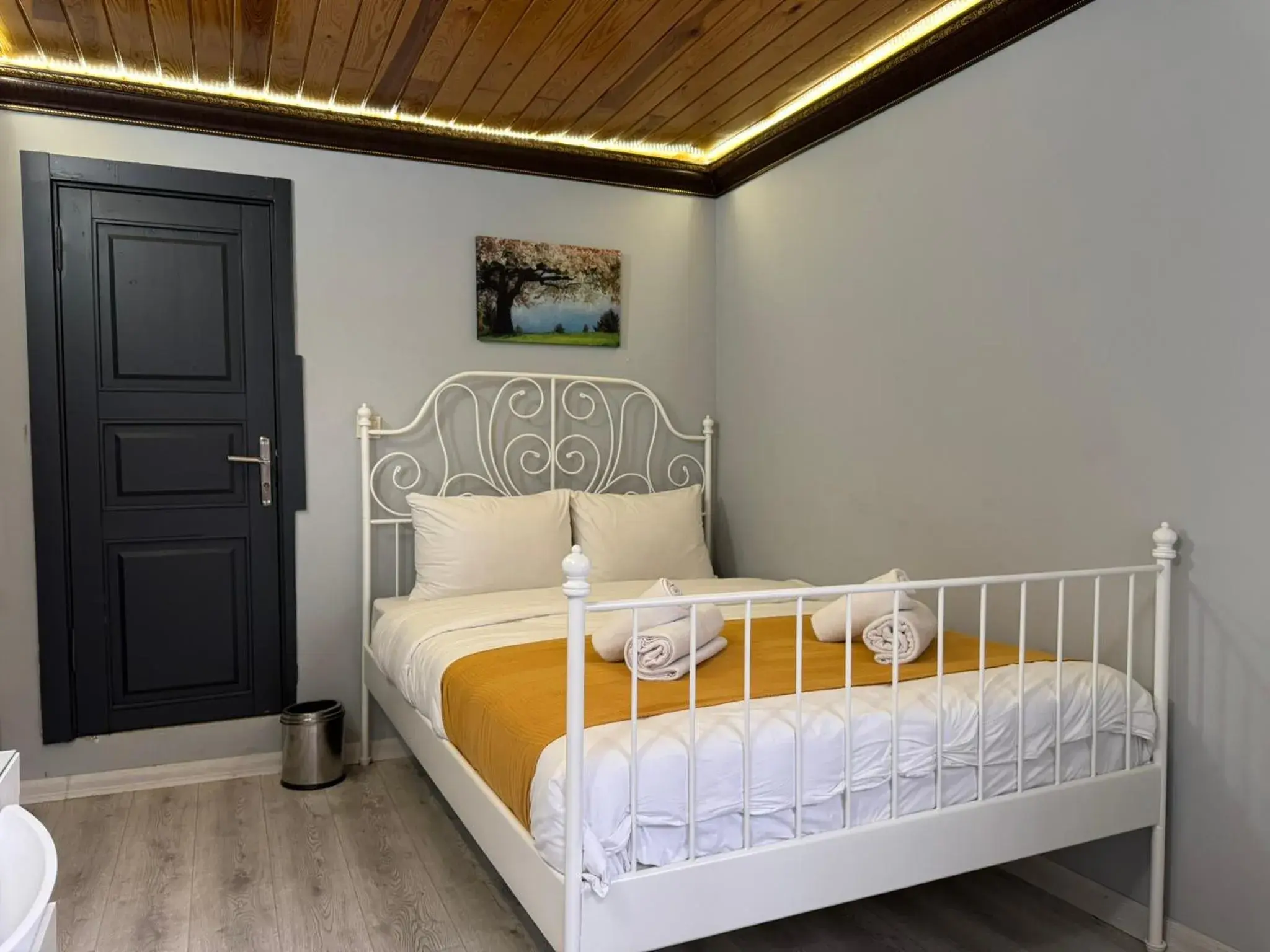 Economy Double Room in White Inn Taksim Economy Double Room in White Inn Taksim