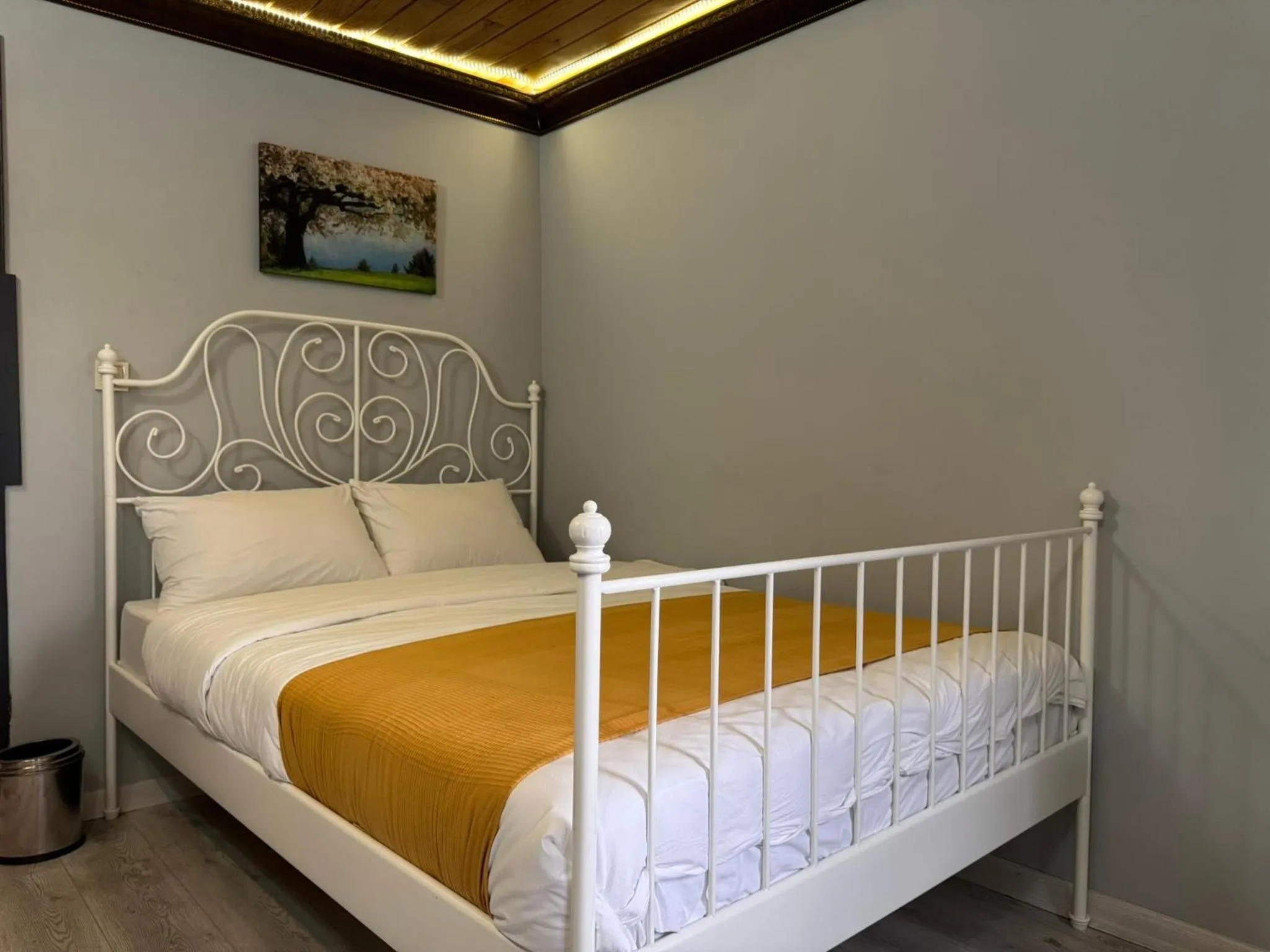 Bed in White Inn Taksim