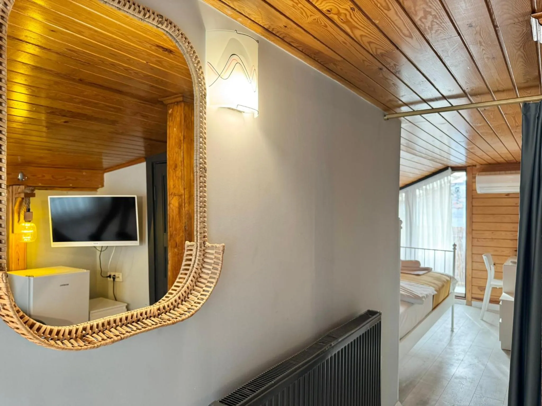 Photo of the whole room, Bed in White Inn Taksim