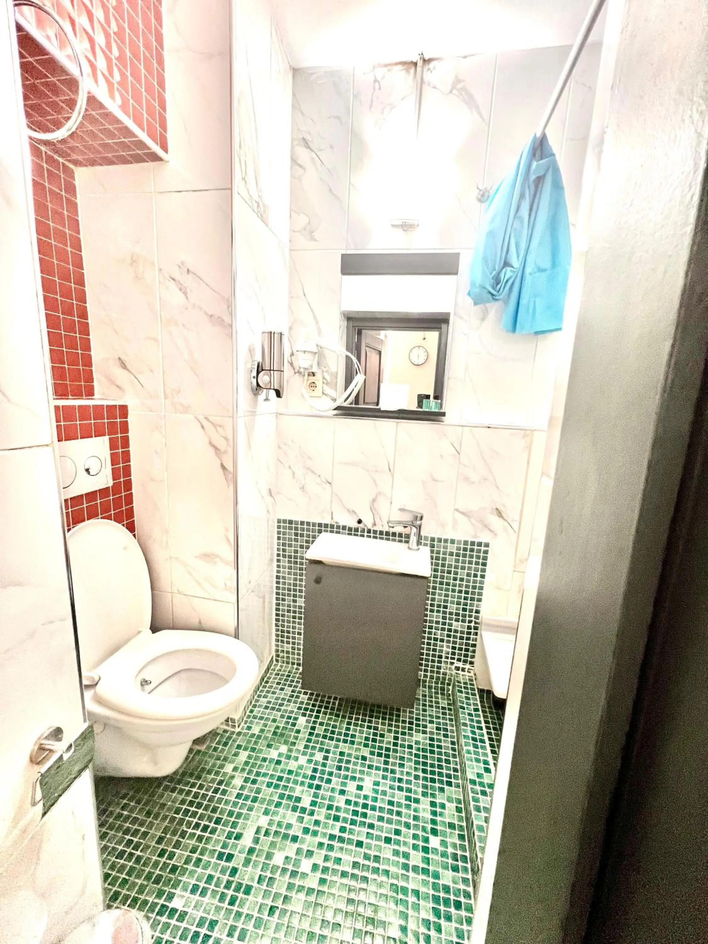 Shower in White Inn Taksim