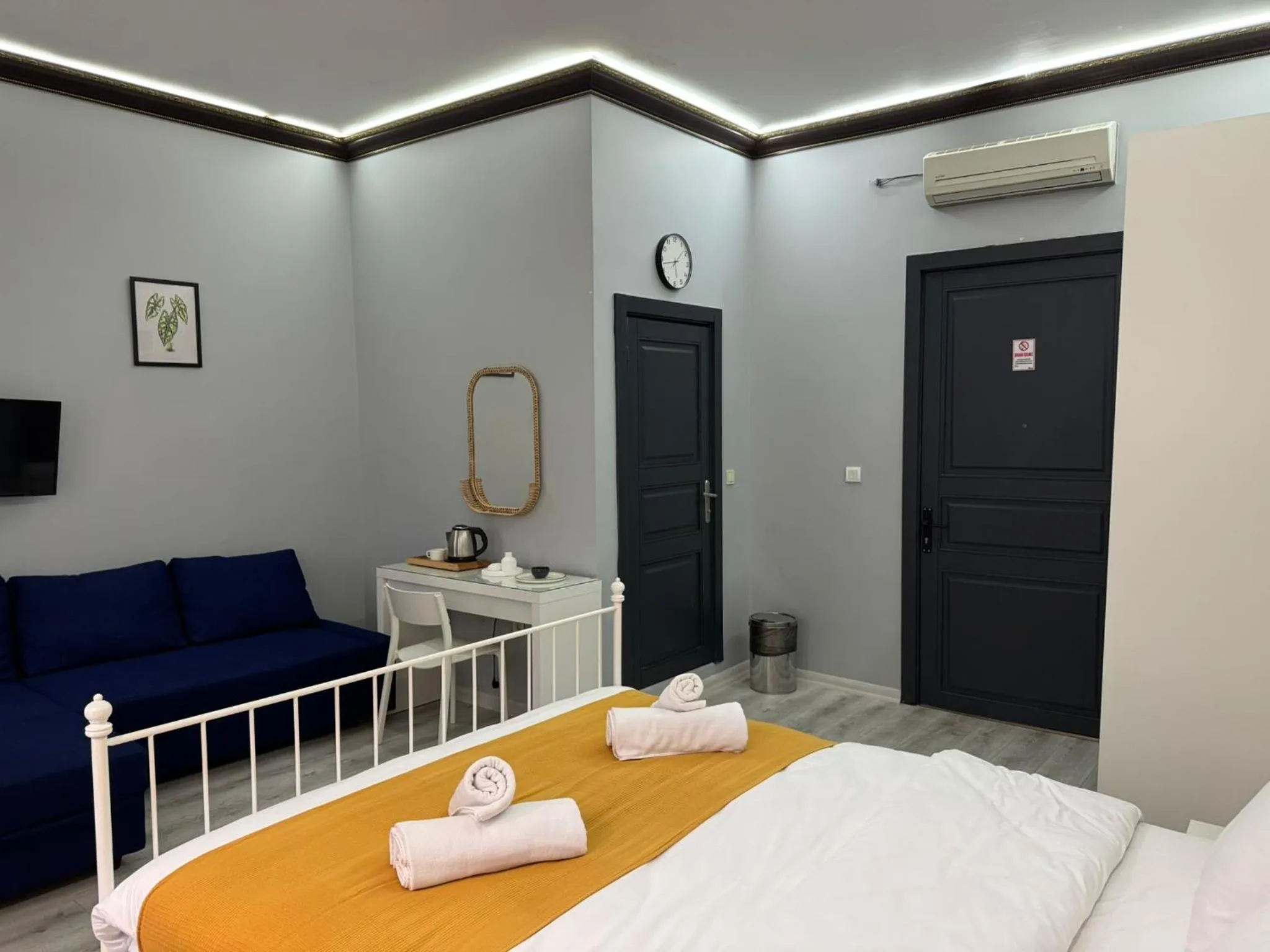 Bedroom, Bed in White Inn Taksim