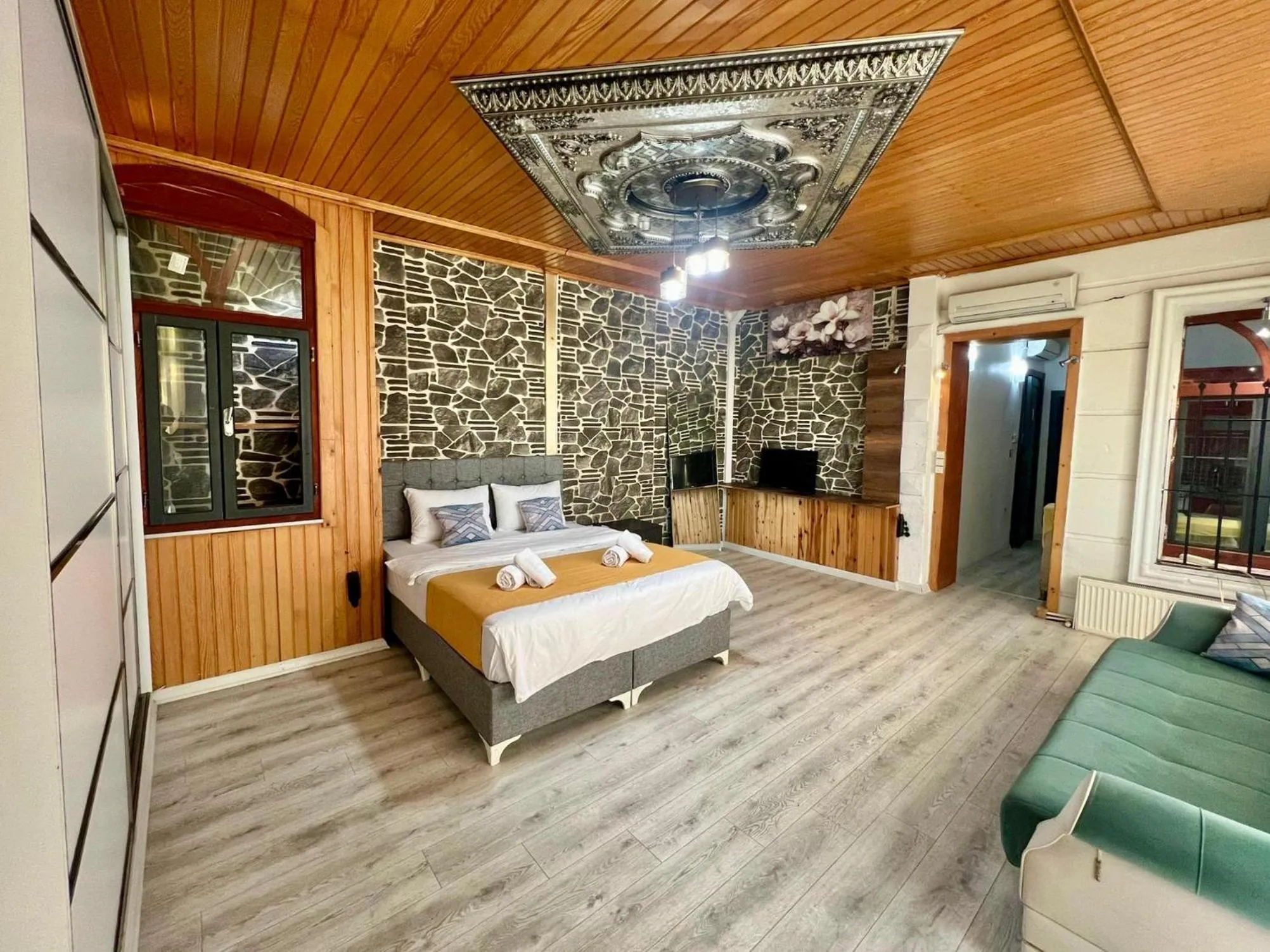 Bed in White Inn Taksim