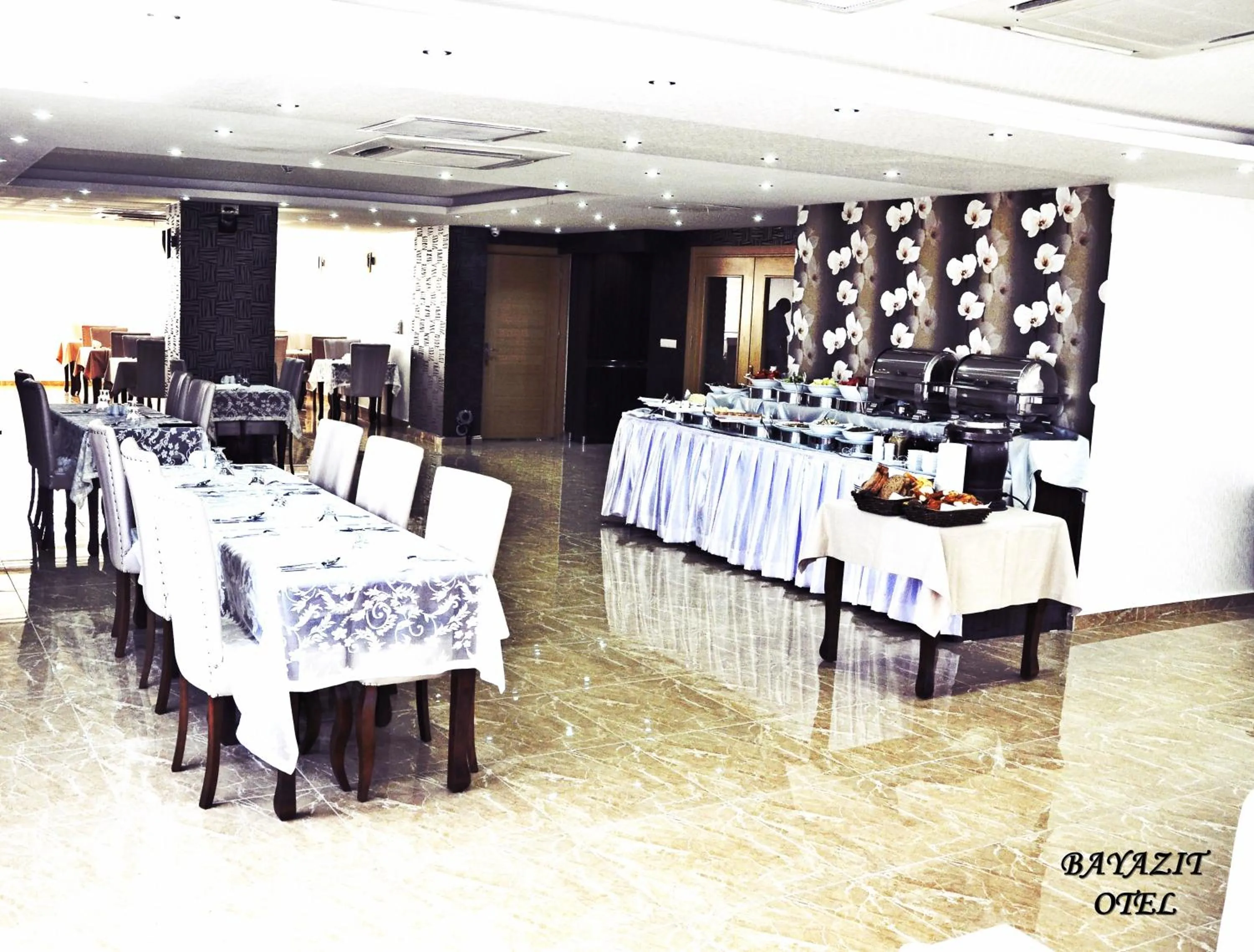 Library in Bayazıt Hotel