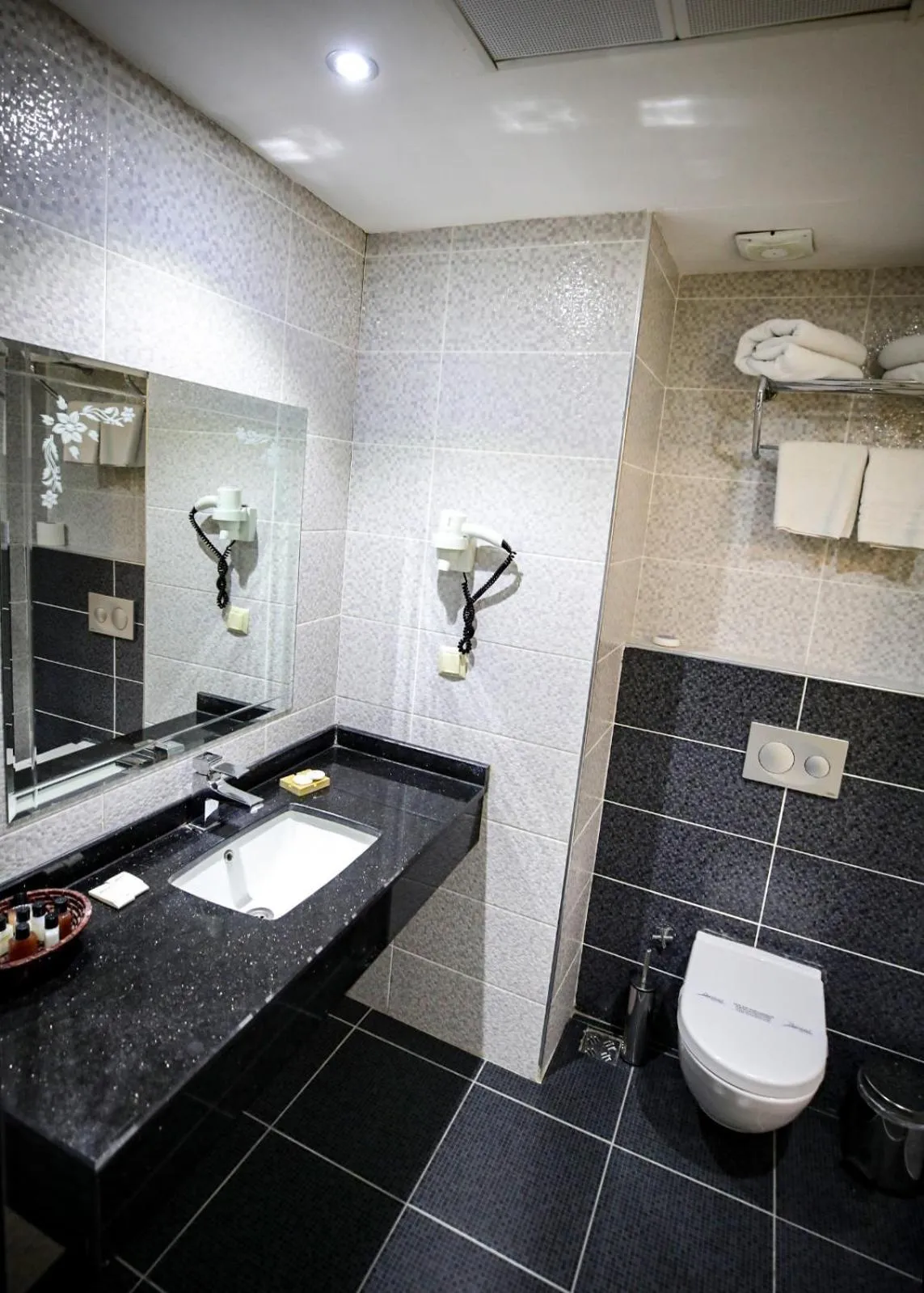 Shower in Bayazıt Hotel