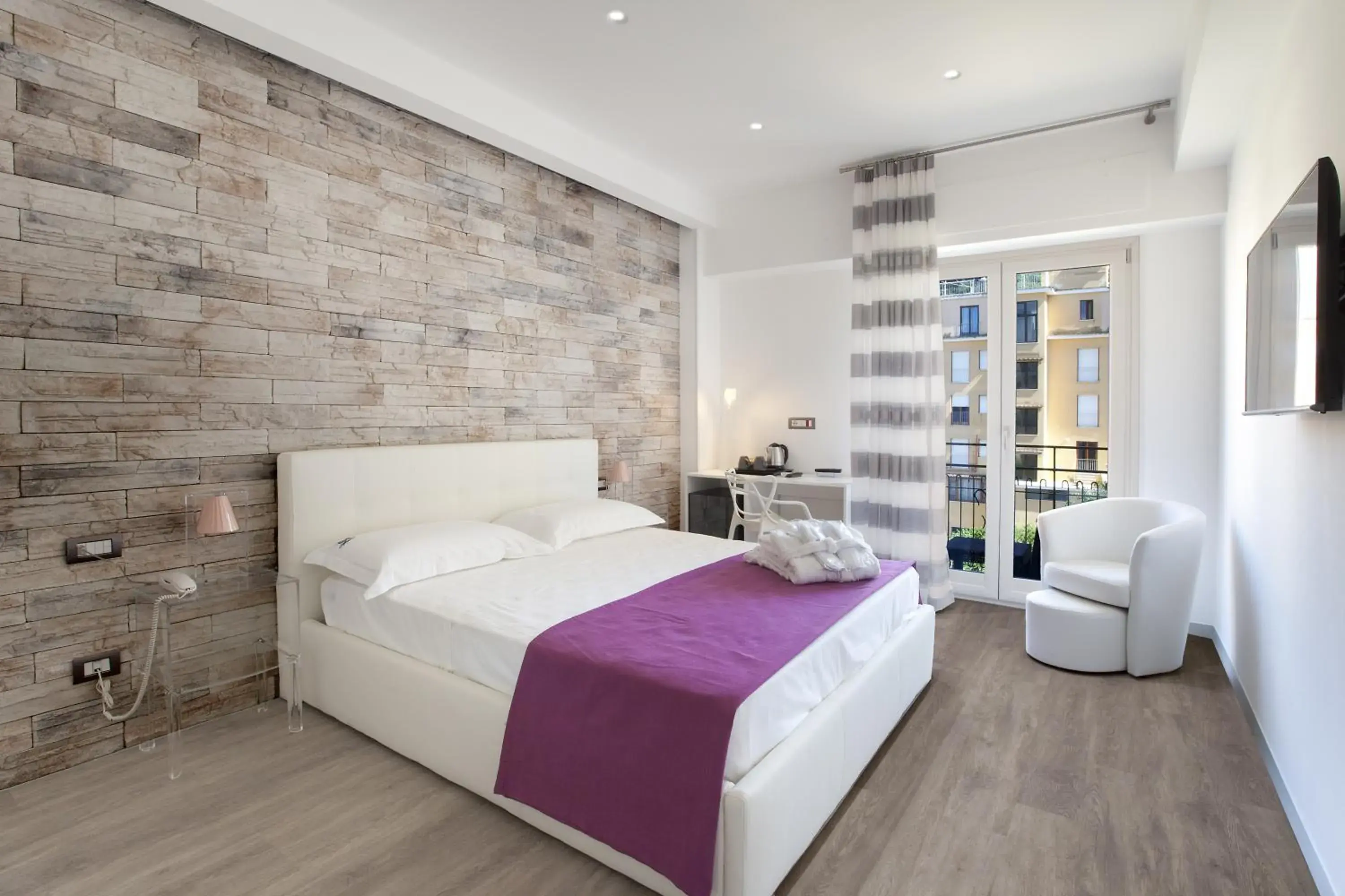 Photo of the whole room, Bed in Vhome Photo of the whole room, Bed in Vhome