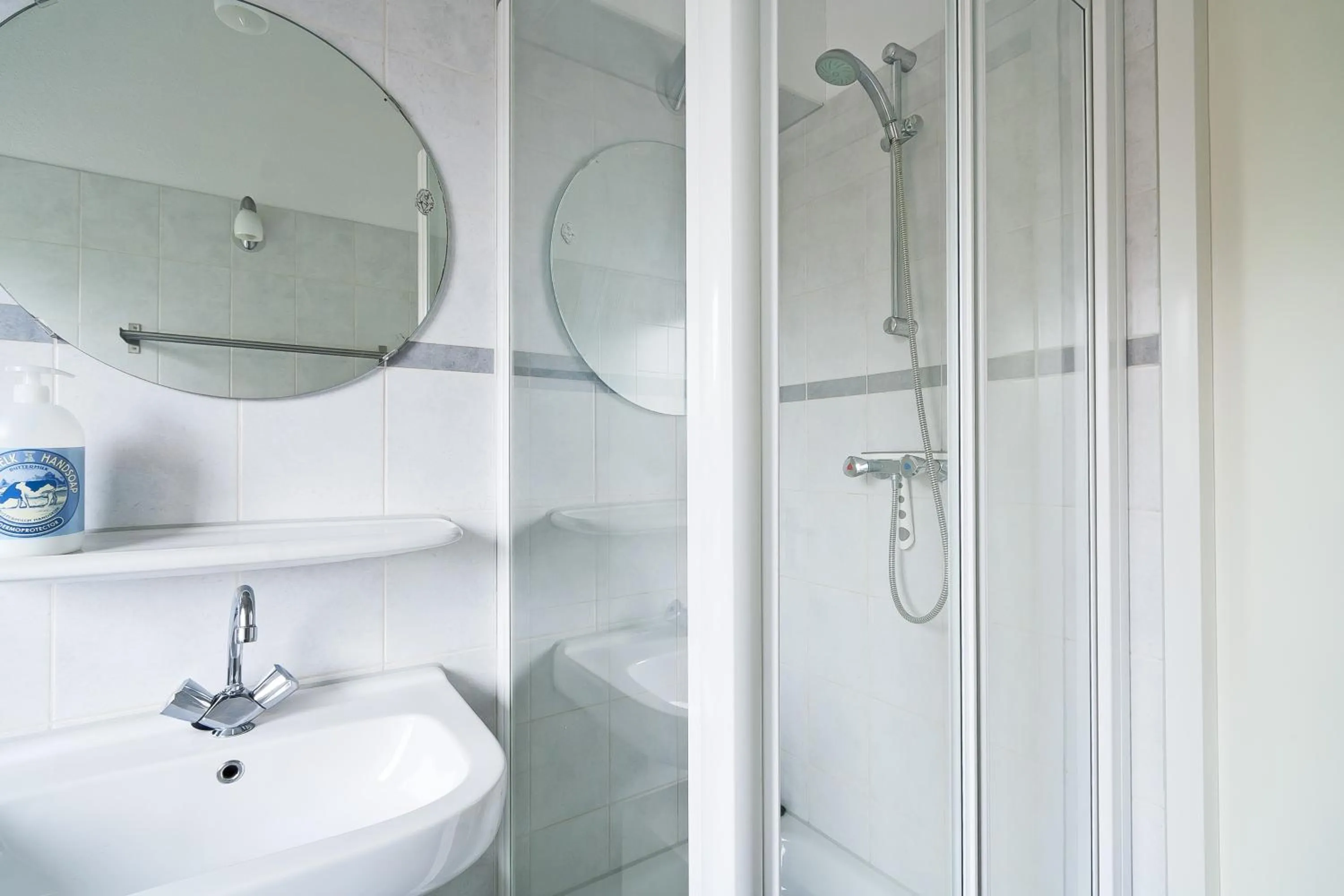 Bathroom in Boathouse Suburban Amsterdam