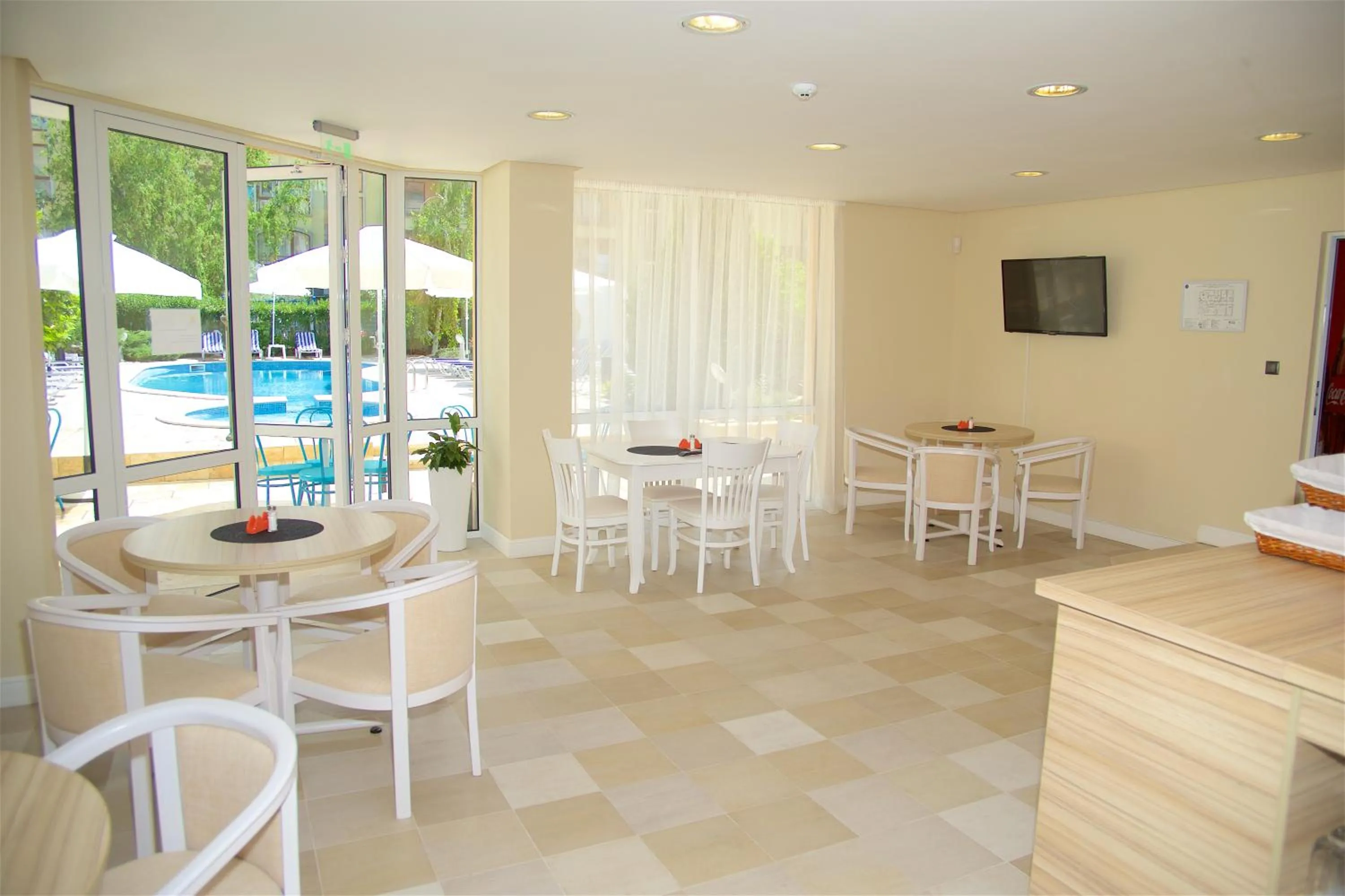 Restaurant/places to eat in Sunny Residence complex