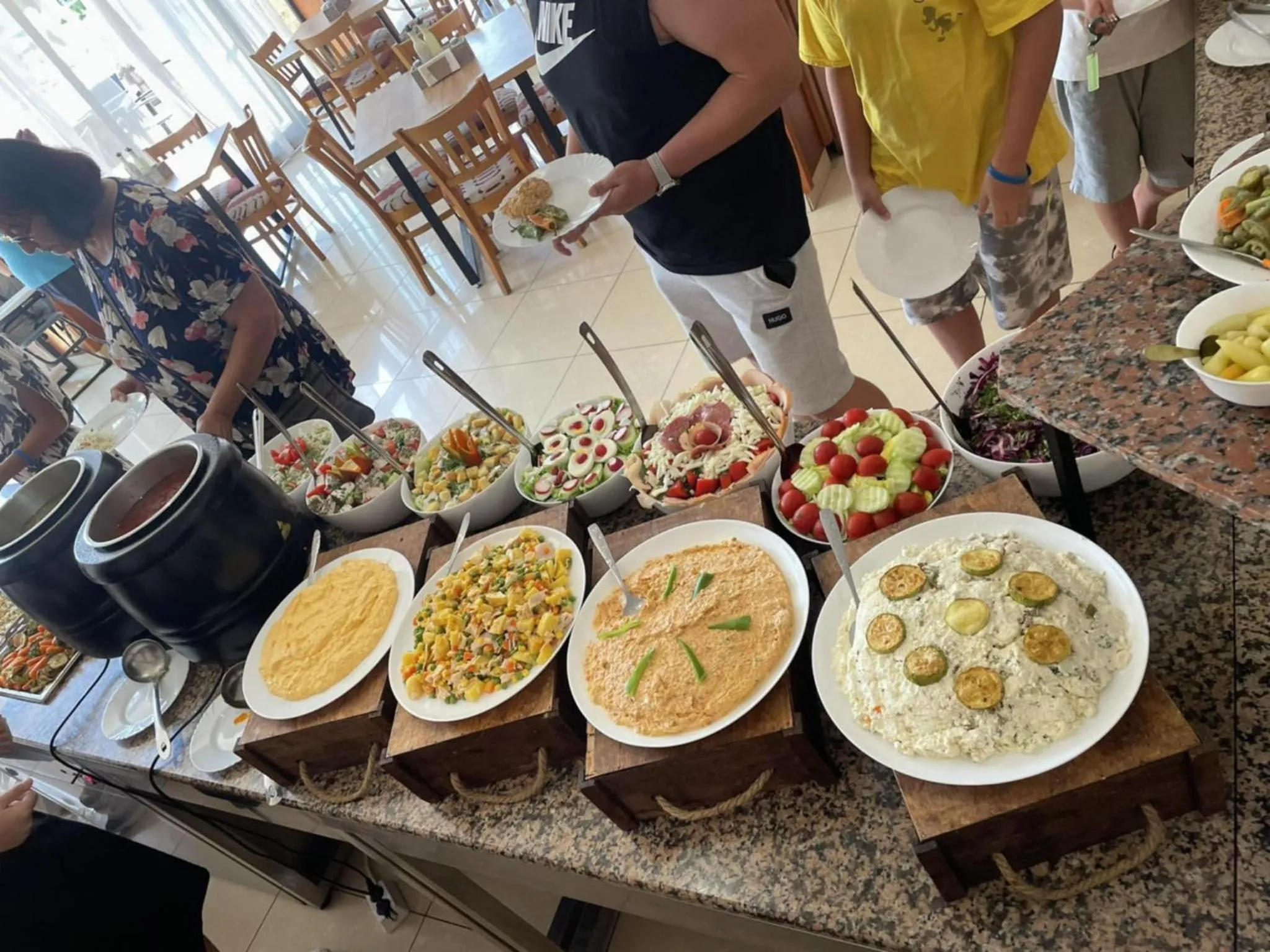 Restaurant/places to eat in Sunny Residence complex