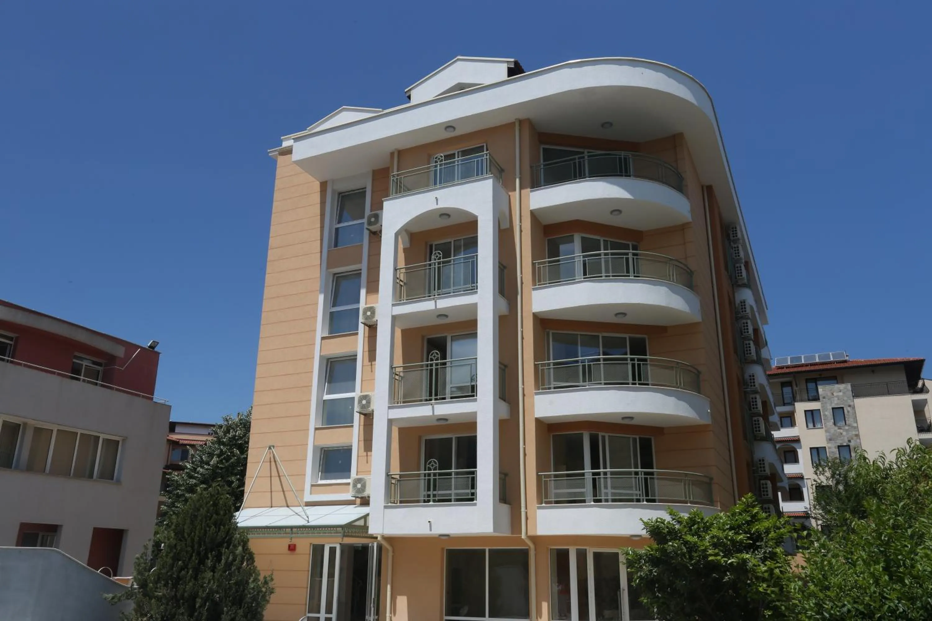 Facade/entrance in Sunny Residence complex