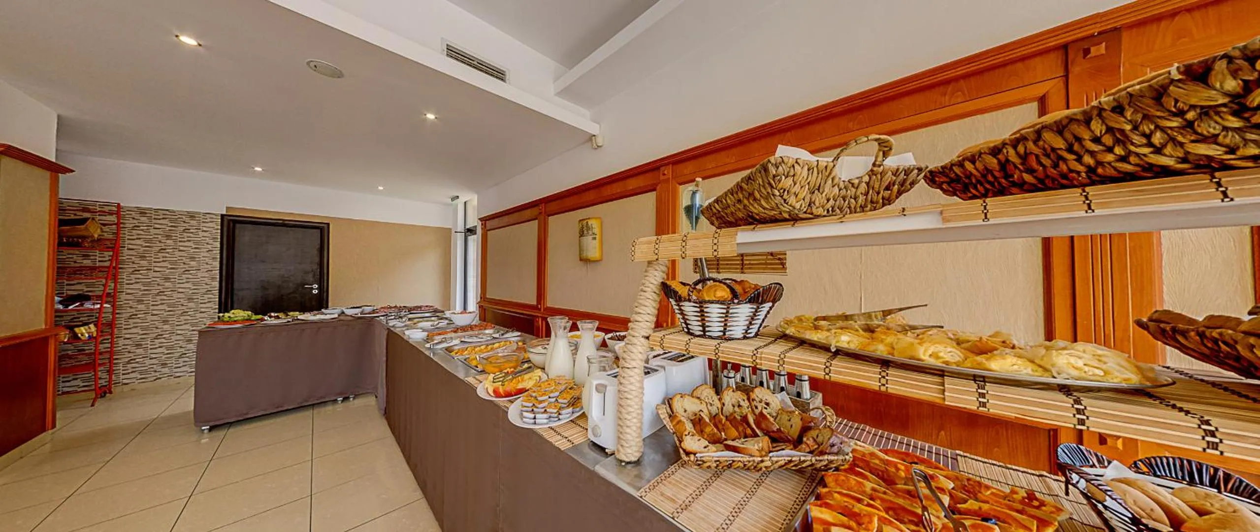 Restaurant/places to eat in Sunny Residence complex