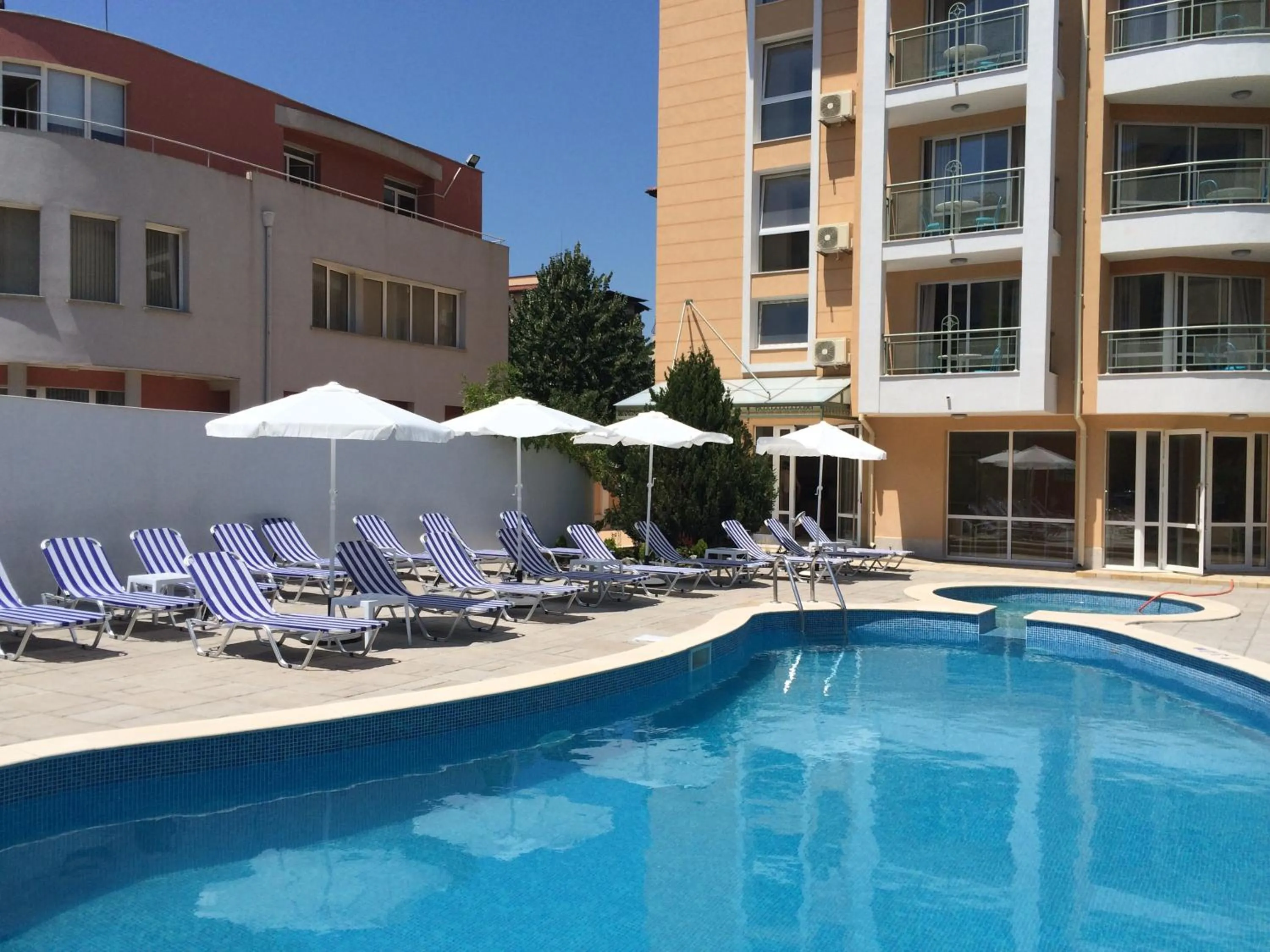 Swimming pool in Sunny Residence complex