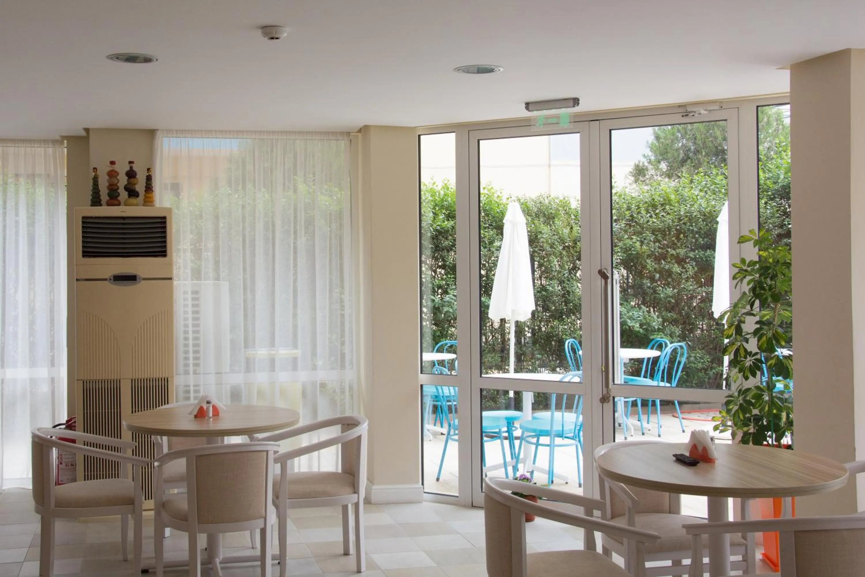 Restaurant/places to eat in Sunny Residence complex