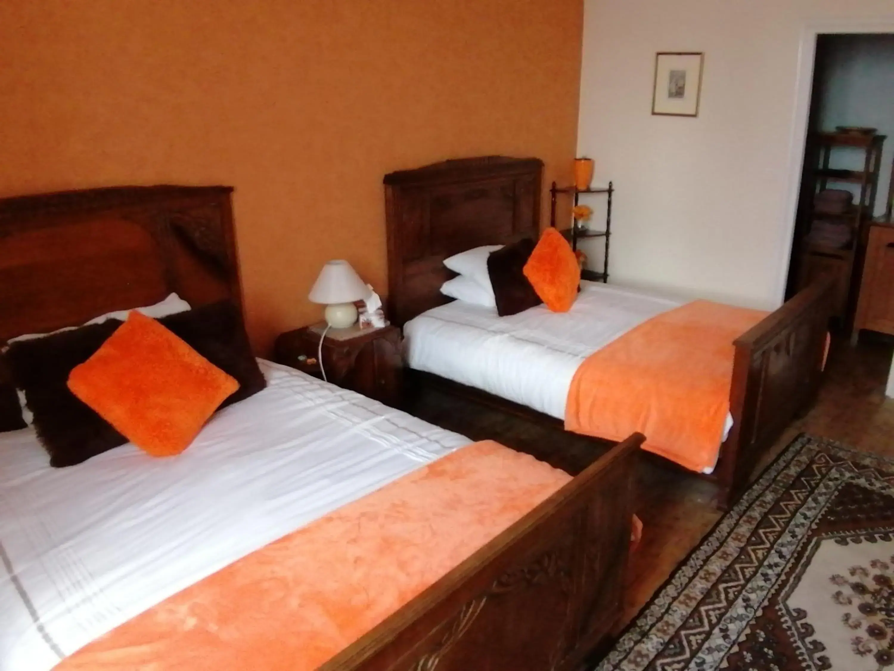 Large Twin Room in Vingt Grand Rue Large Twin Room in Vingt Grand Rue