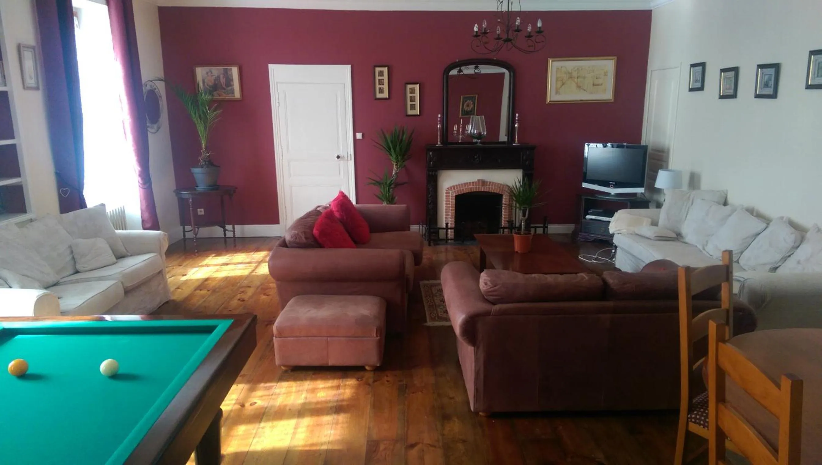 Photo of the whole room in Vingt Grand Rue