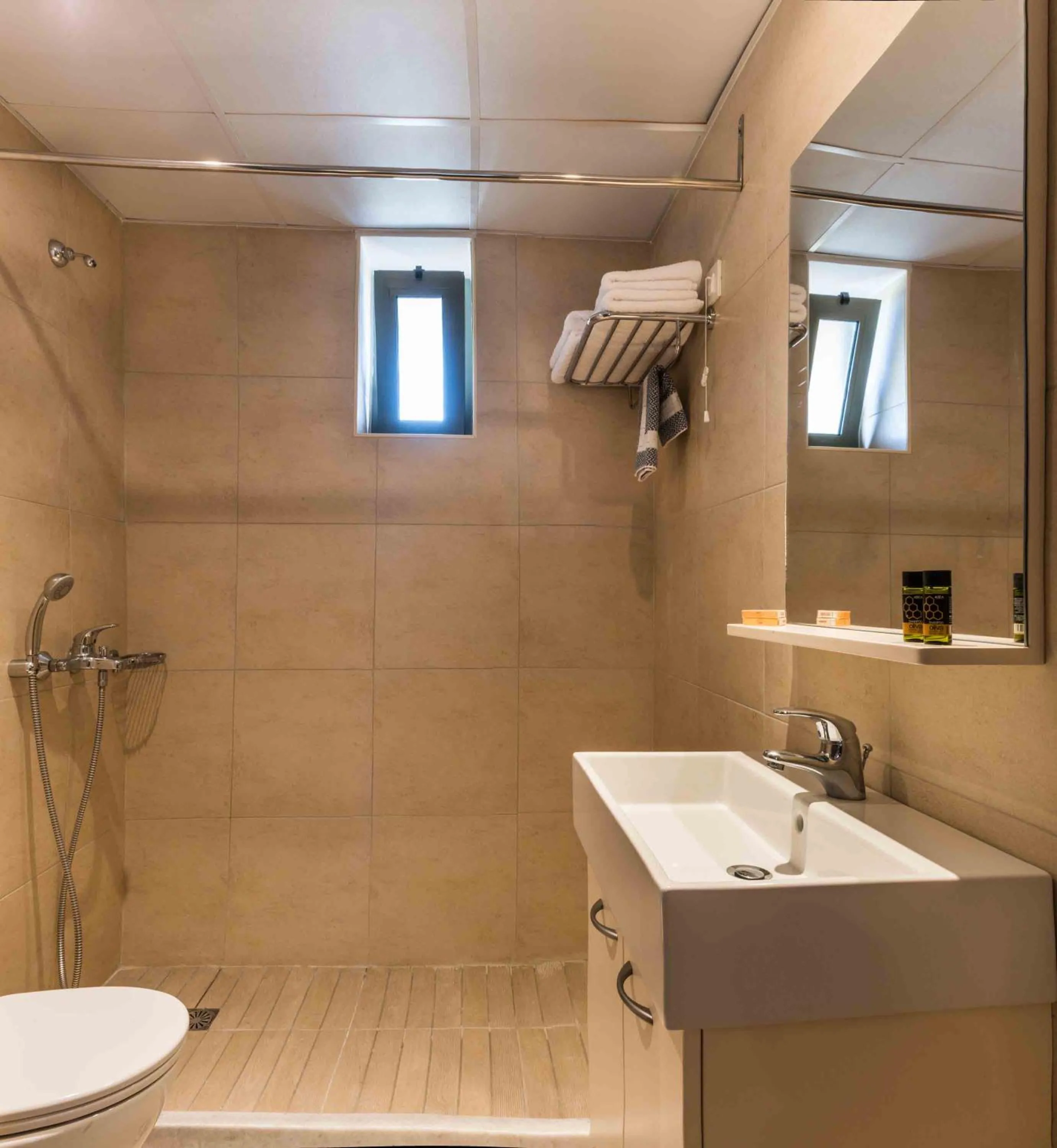 Shower in Gerona Mare Apartments