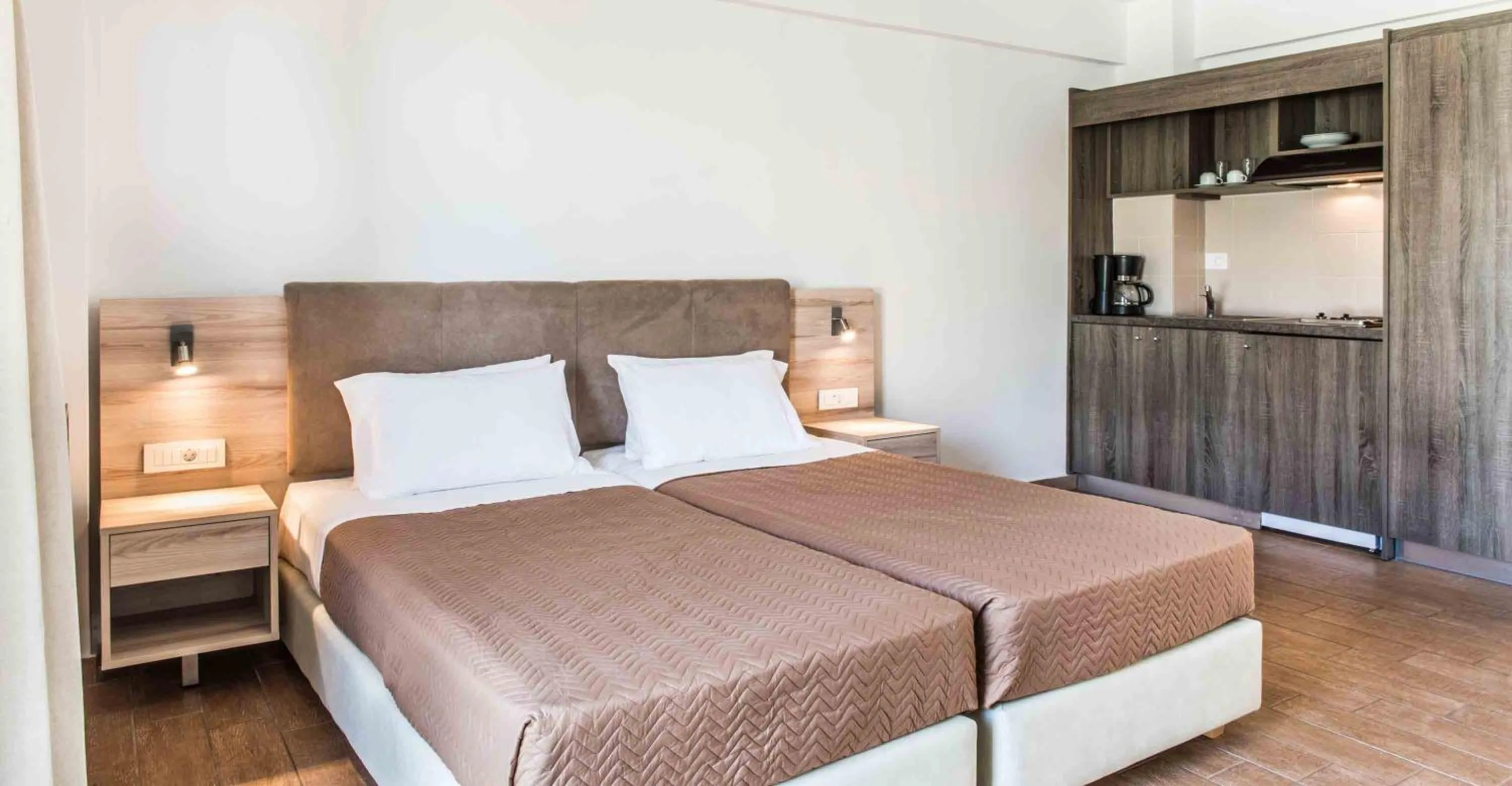 Kitchen or kitchenette, Bed in Gerona Mare Apartments