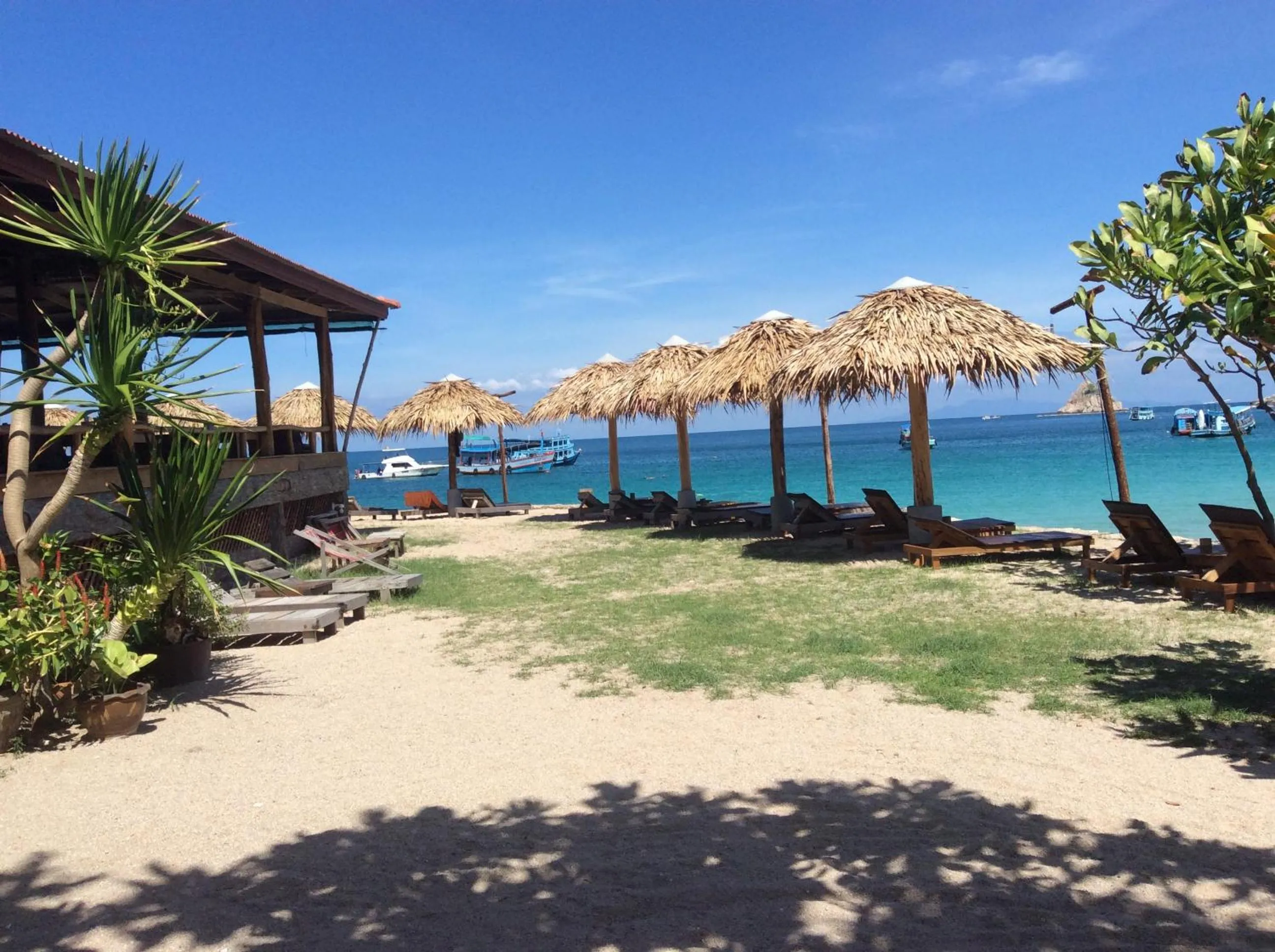 Restaurant/places to eat in Aow Leuk Grand Hill