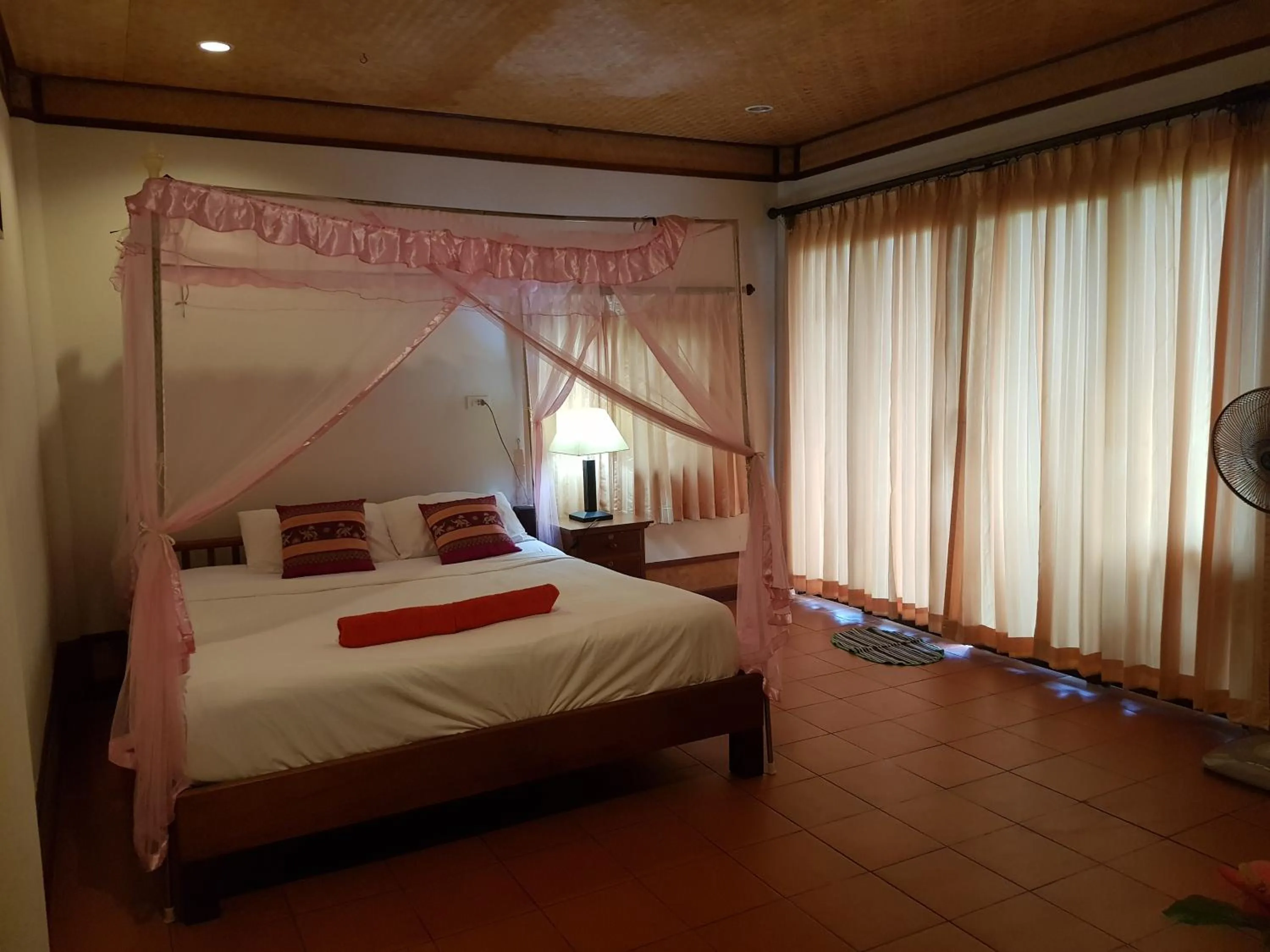 Bedroom, Bed in Aow Leuk Grand Hill