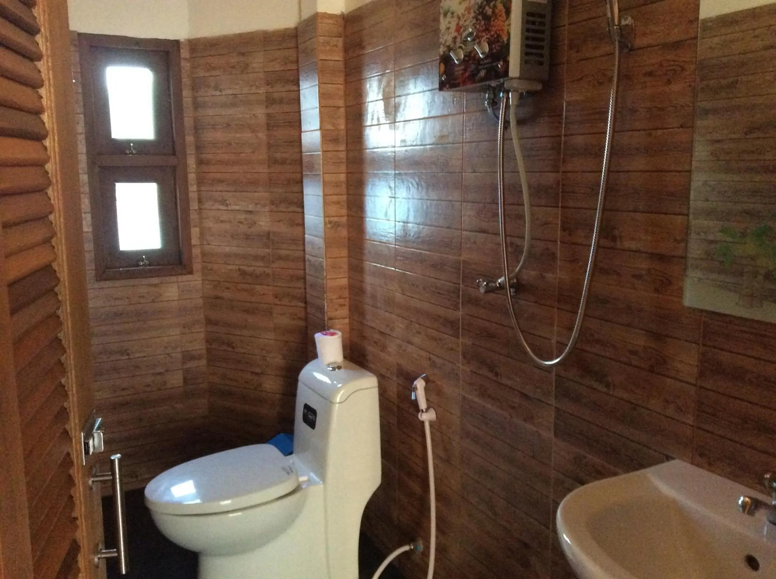 Photo of the whole room in Aow Leuk Grand Hill