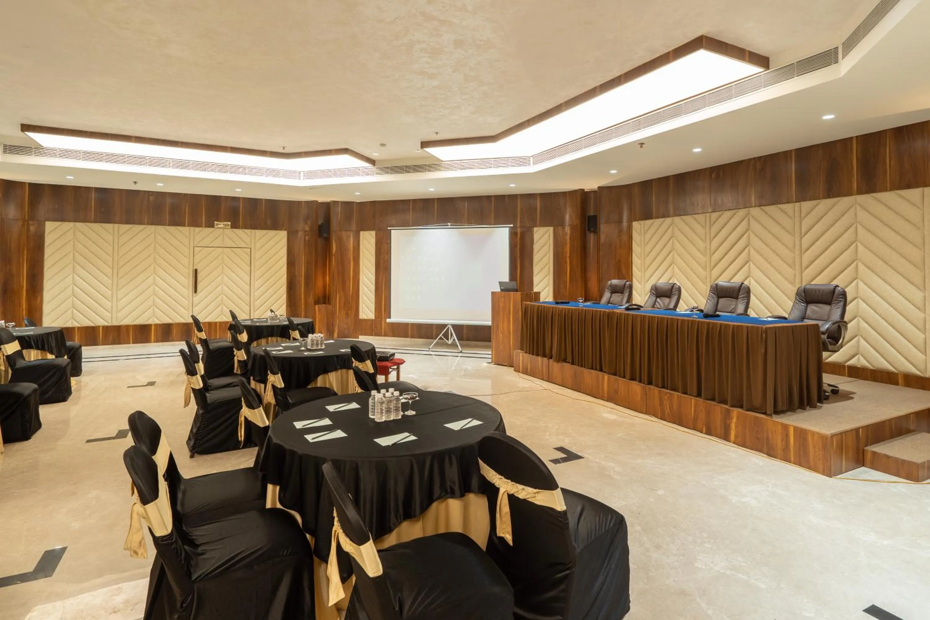 Banquet/Function facilities in Hotel Mayura
