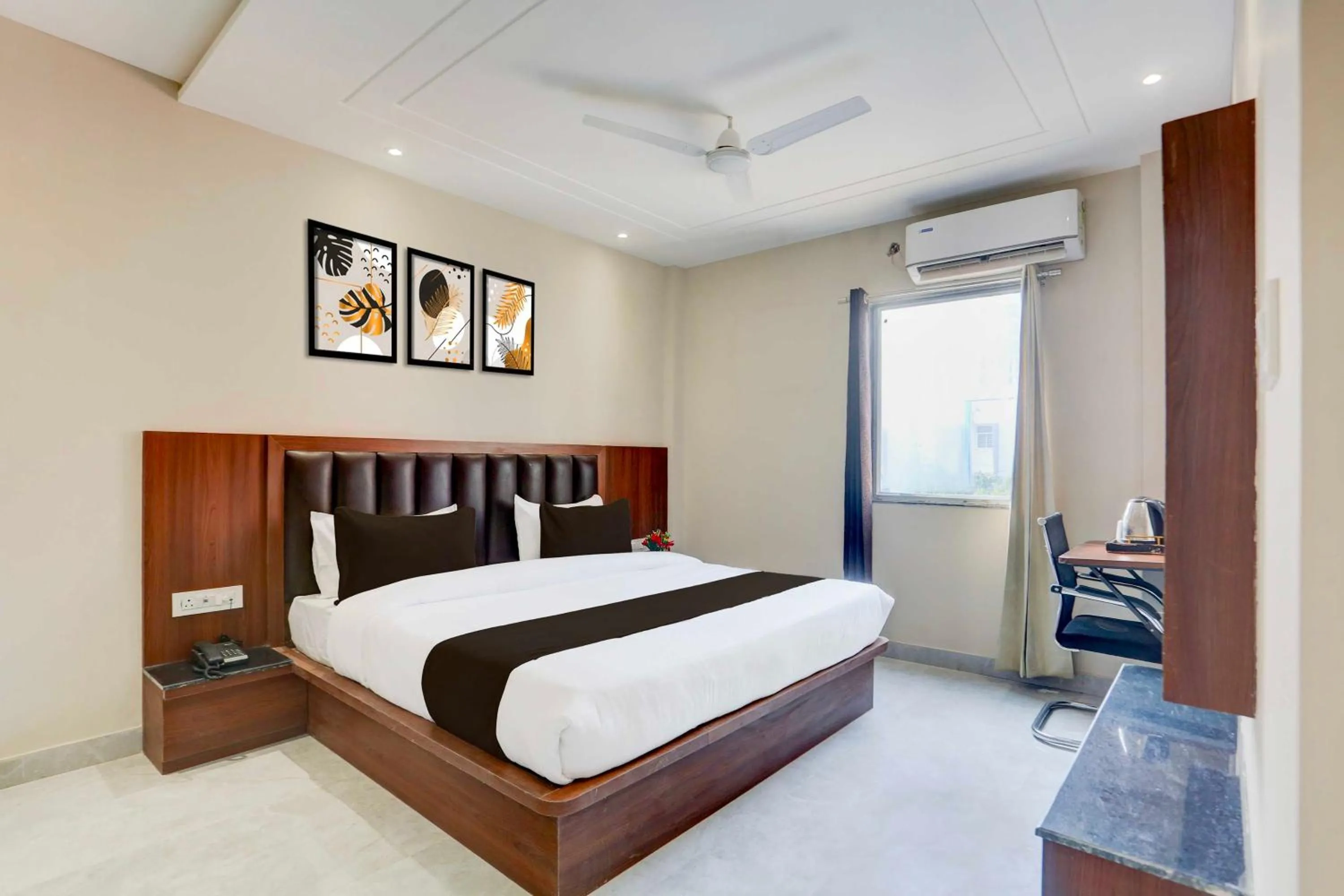Bedroom, Bed in Collection O Taj Nagri Phase 2