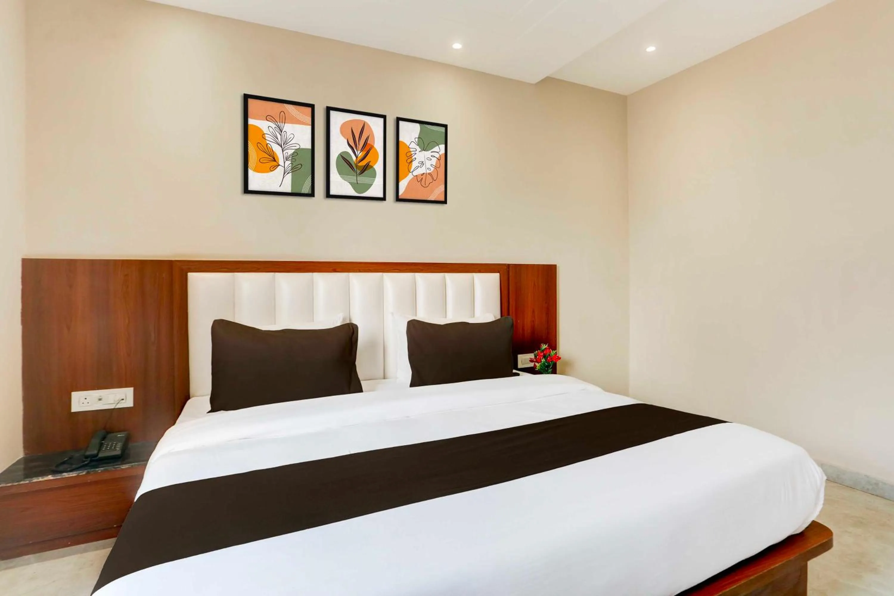 Bedroom, Bed in Collection O Taj Nagri Phase 2
