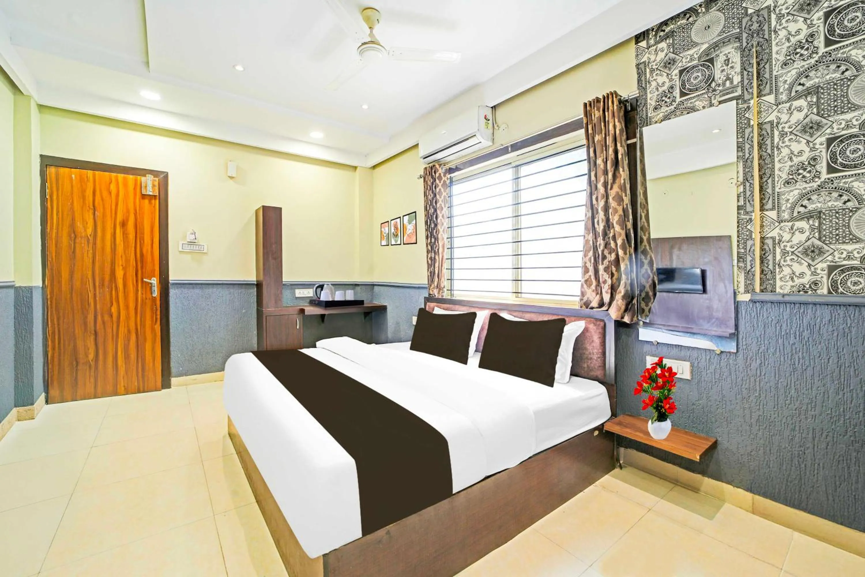 Bedroom, Bed in Hotel O Regional Park Indore