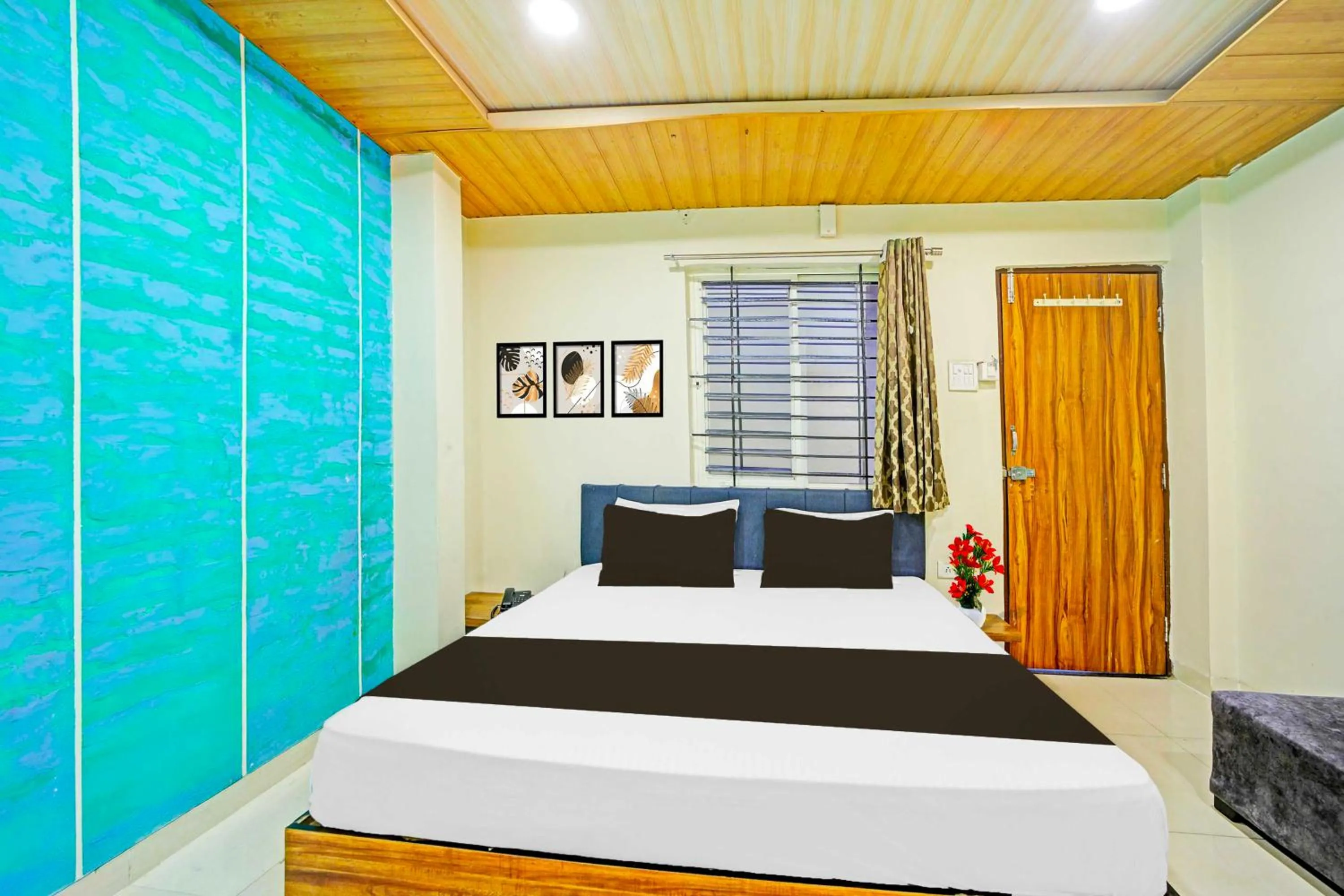 Bedroom, Bed in Hotel O Regional Park Indore