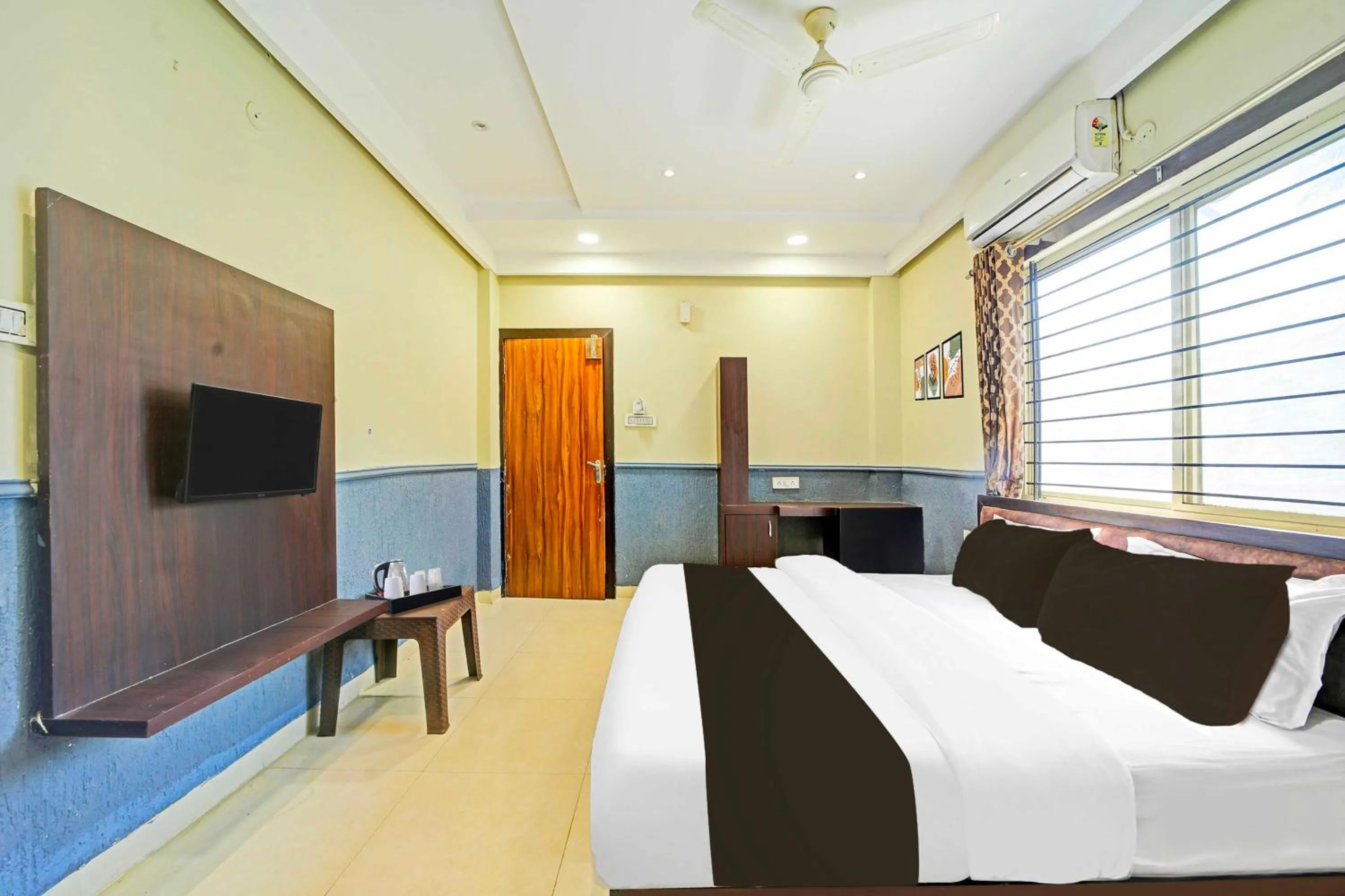 Bedroom, Bed in Hotel O Regional Park Indore